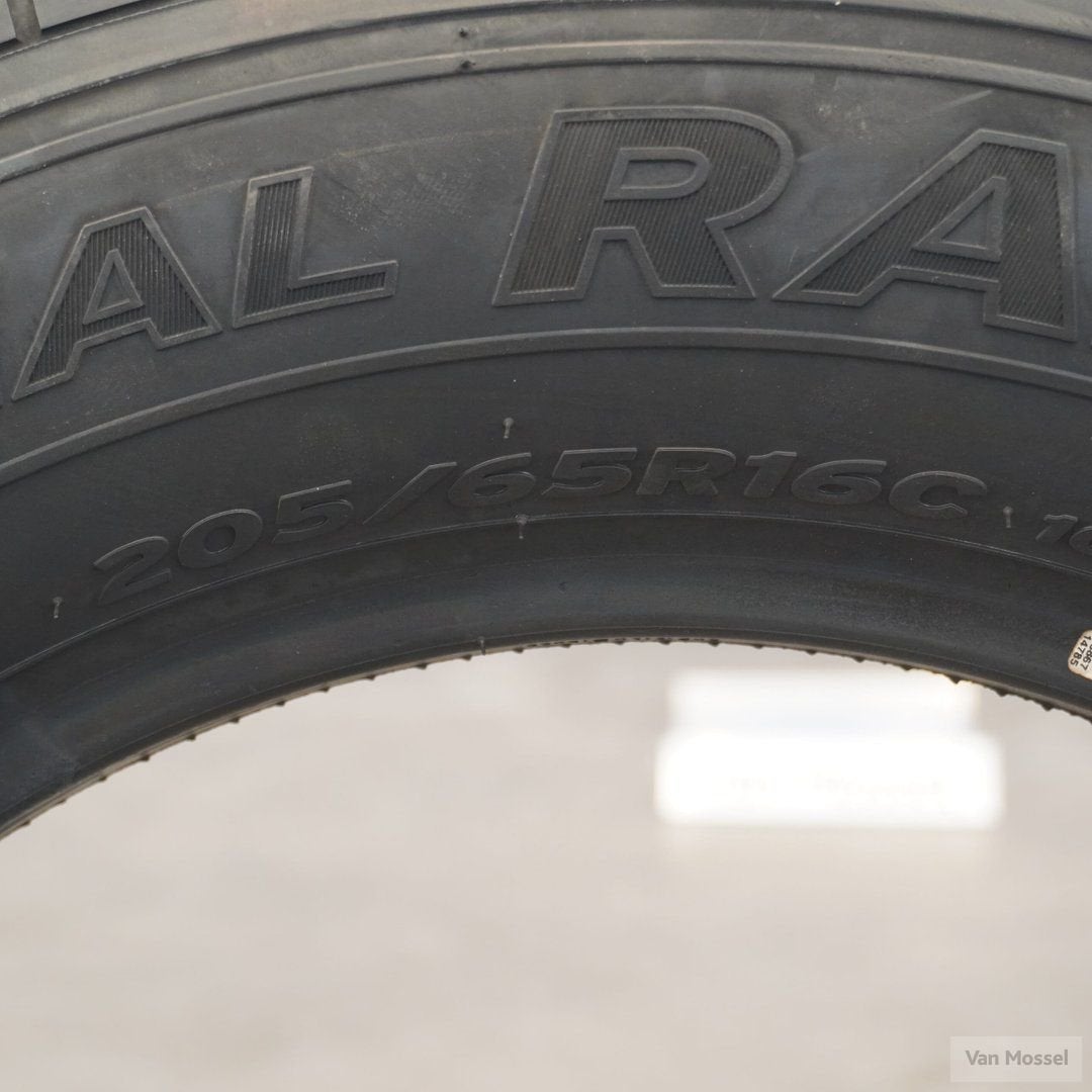 Hankook Radial RA 28E Zomerband 205/65/R16, Gebruikt, -, Band(en), Zomerbanden