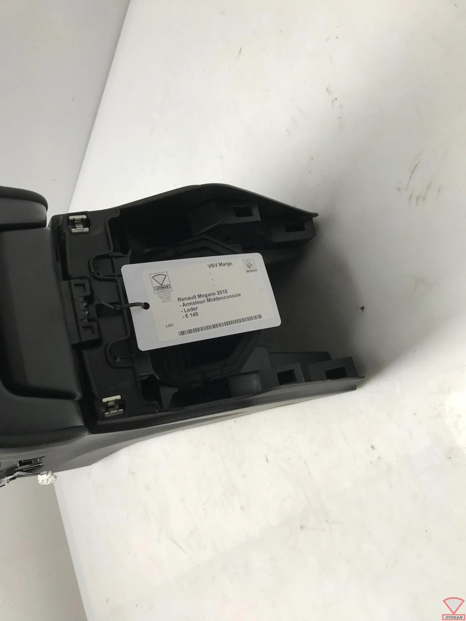 renault megane sedan iv 2018 armsteun middenconsole leder, Renault Group, Gebruikt, Contact.group@renault.com, Renault