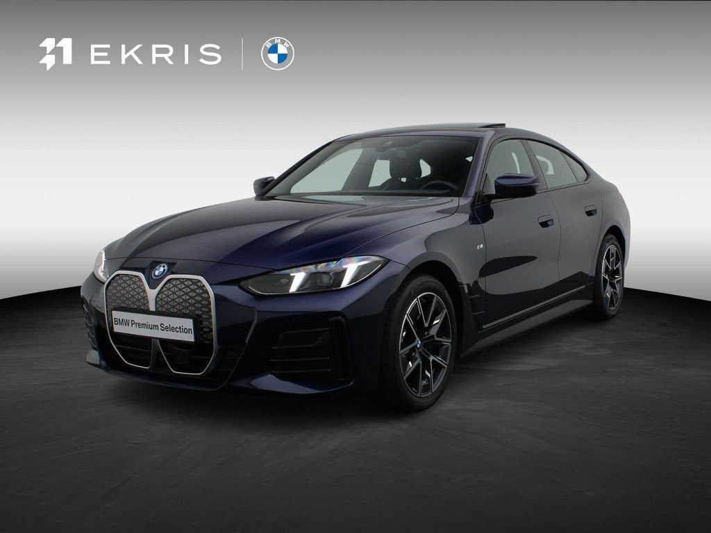 BMW i4 eDrive40 M Sportpakket | Comfort Pack | Trekhaak | Pa, Auto's, BMW, Achterwielaandrijving, Zwart, Met garantie (alle), Blauw