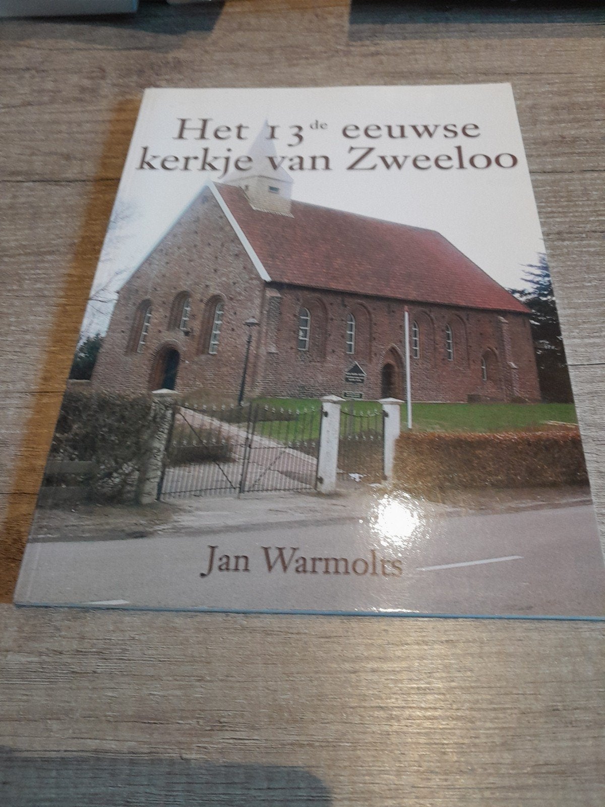 Het 13e eeuwse kerkje van Zweeloo - Jan Warmolts (25), Ophalen of Verzenden, 20e eeuw of later, Zo goed als nieuw, Jan Warmolts