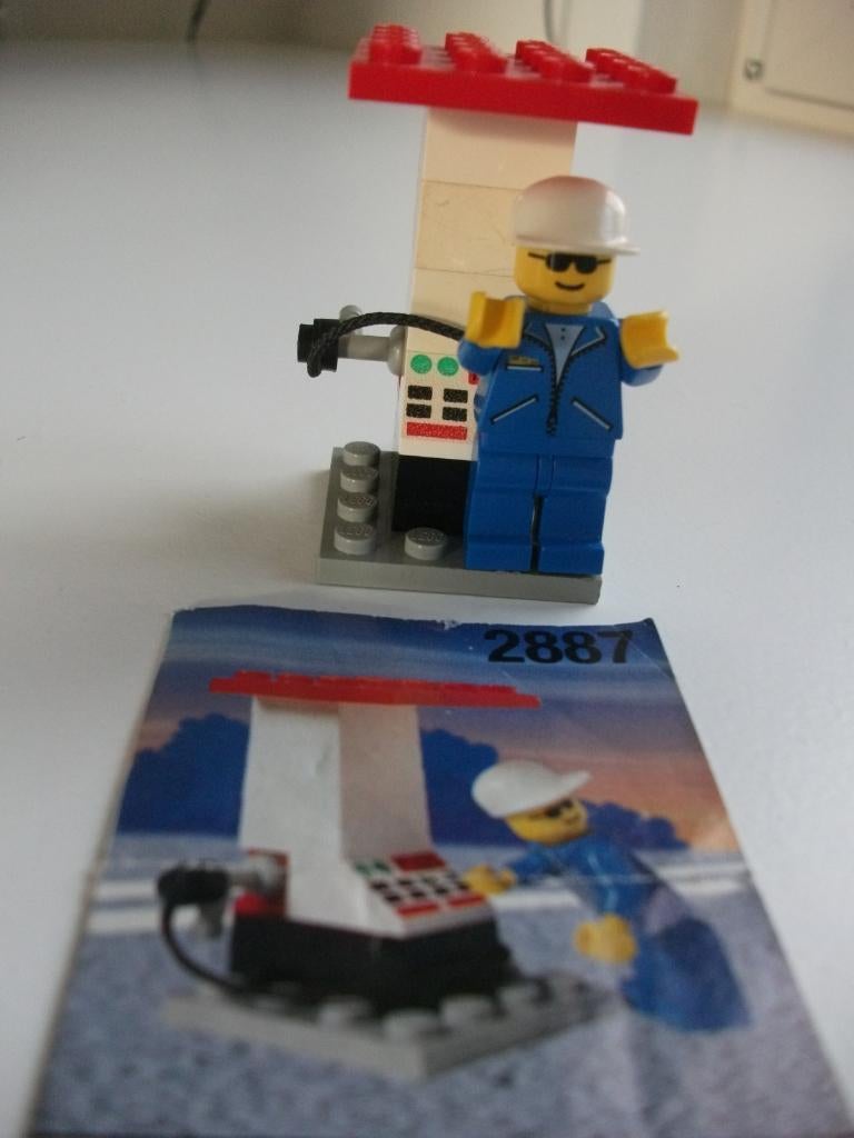 LEGO set 2887 Petrol Station Attendantand Pump, Gebruikt, Lego, Compleet, Ophalen of Verzenden