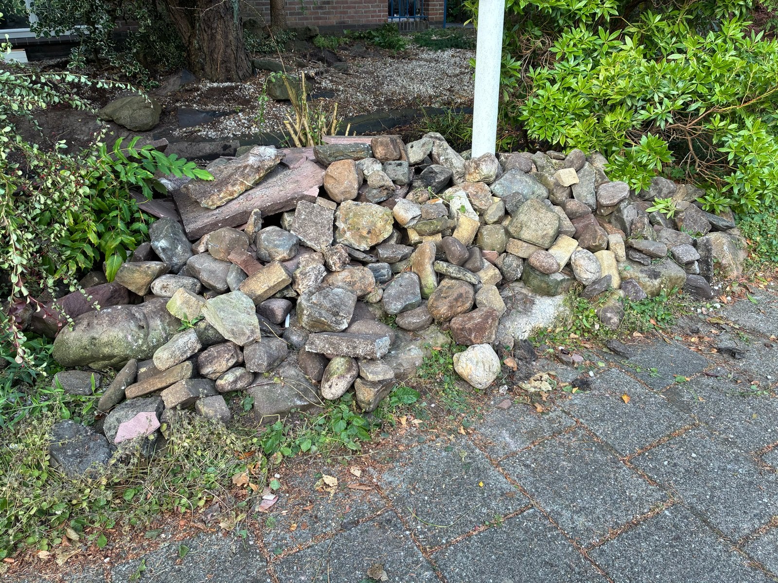 Gratis af te halen: Diverse partij sierkeien en split, Tuin en Terras, Ophalen, Overige materialen, Gebruikt, Kei