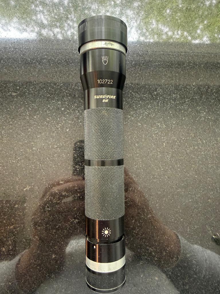 Zaklamp Surefire N9 met autolader, Ophalen of Verzenden, Zo goed als nieuw, Batterij