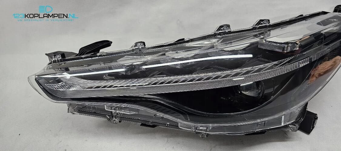 Toyota Corolla Cross Full Led koplamp links, Gebruikt, -, -, Ophalen of Verzenden