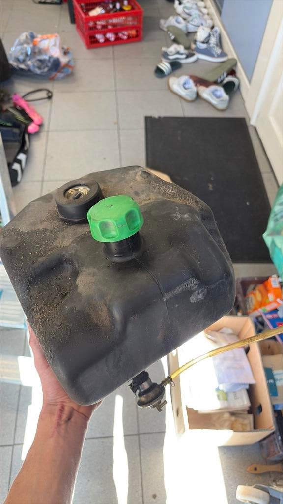 Yamaha neos benzine tank, Fietsen en Brommers, Ophalen, Zo goed als nieuw