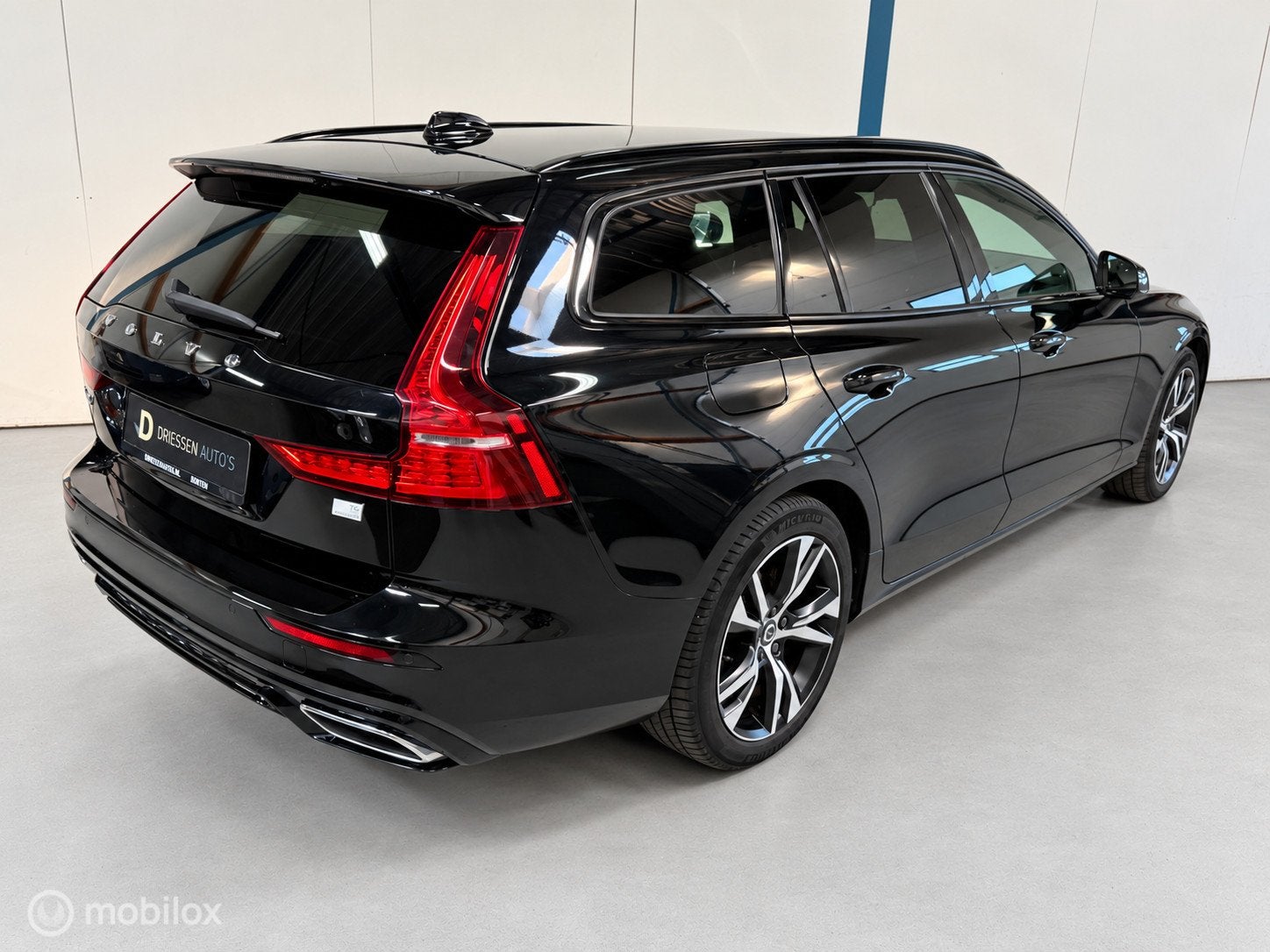 Volvo V60 2.0 T6 Plug-in hybrid AWD Plus Dark LONG RANGE, Auto's, Automaat, Gebruikt, 360° camera, 4 cilinders