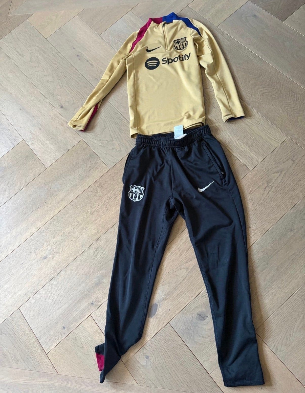 FC Barcelona Trainingspak - Nike Dri-Fit - maat 140, Kinderen en Baby's, Ophalen of Verzenden, Zo goed als nieuw, Jongen