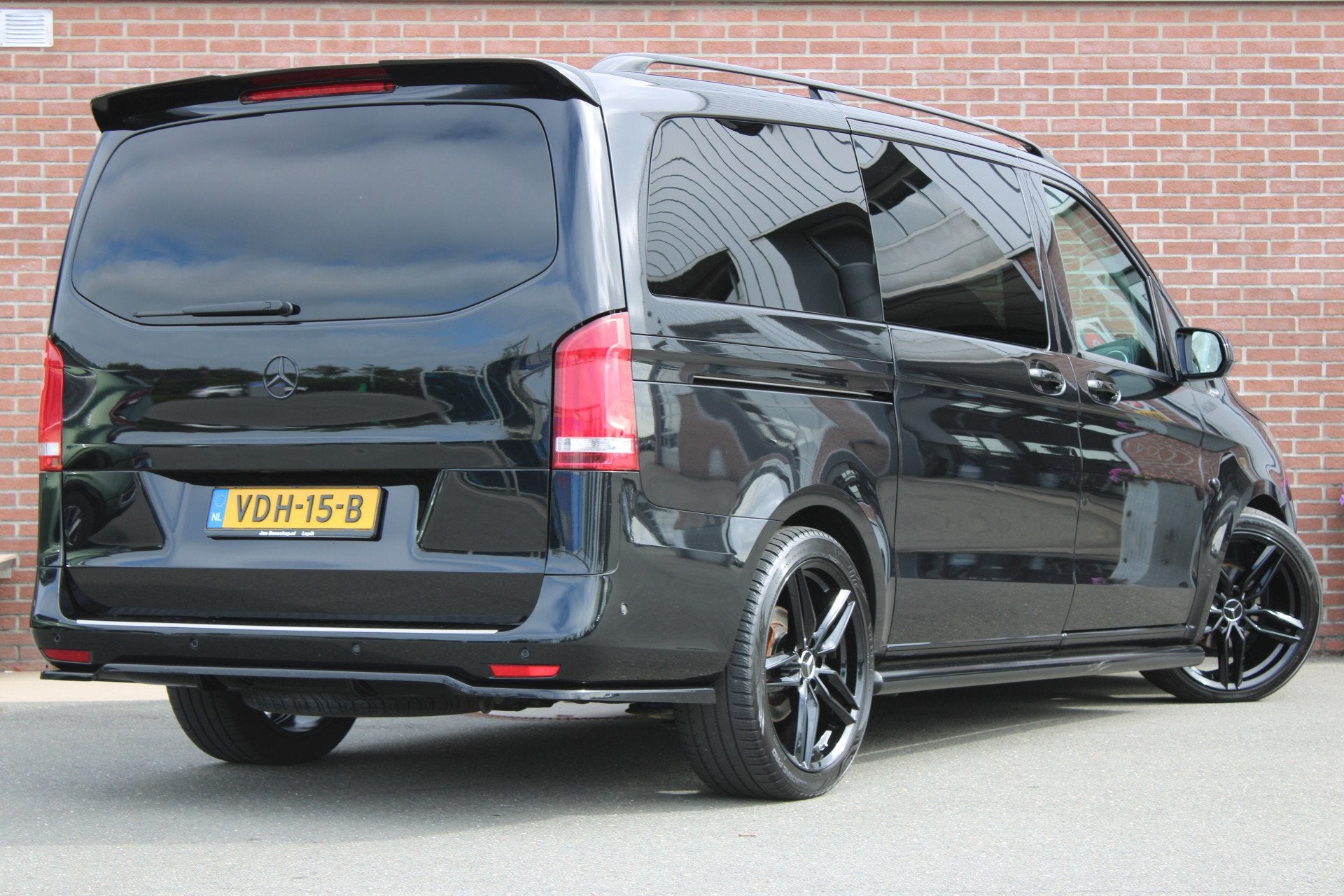 Mercedes-Benz Vito 114 CDI 136PK Lang DC |AMG-STYLE|20-INCH|, Automaat, Gebruikt, 4 cilinders, Zwart