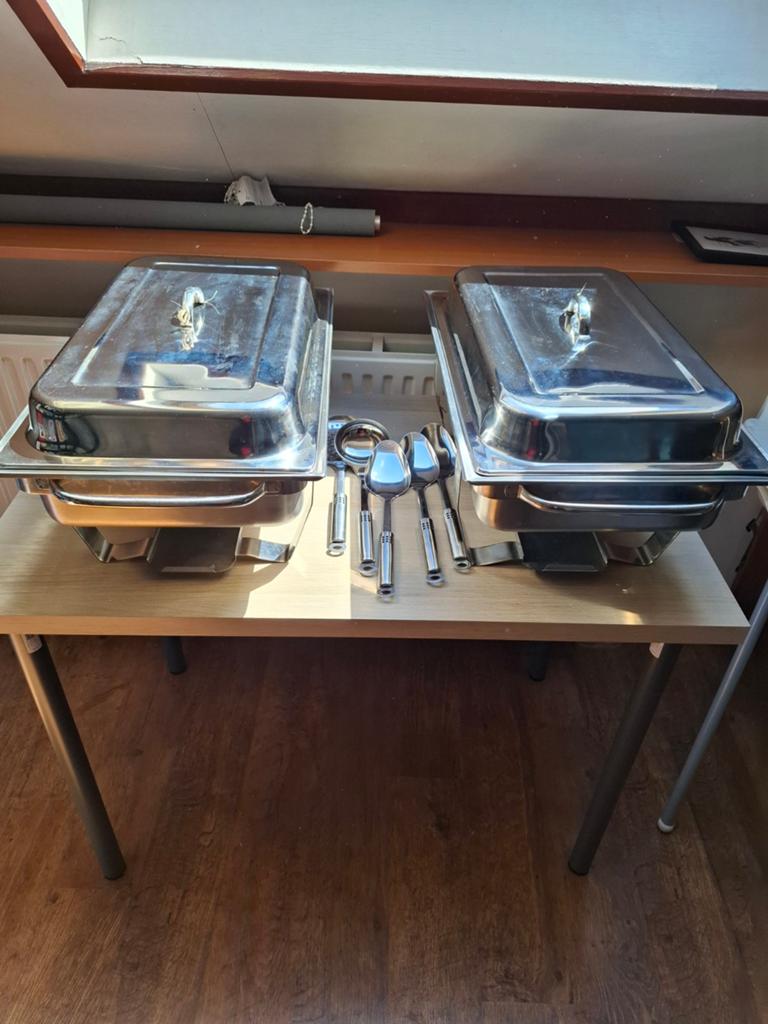 Warmhoudbakken Chafing Dish 2 stuks met toebehoren, Huis en Inrichting, Overige typen, Ophalen, Gebruikt, Metaal