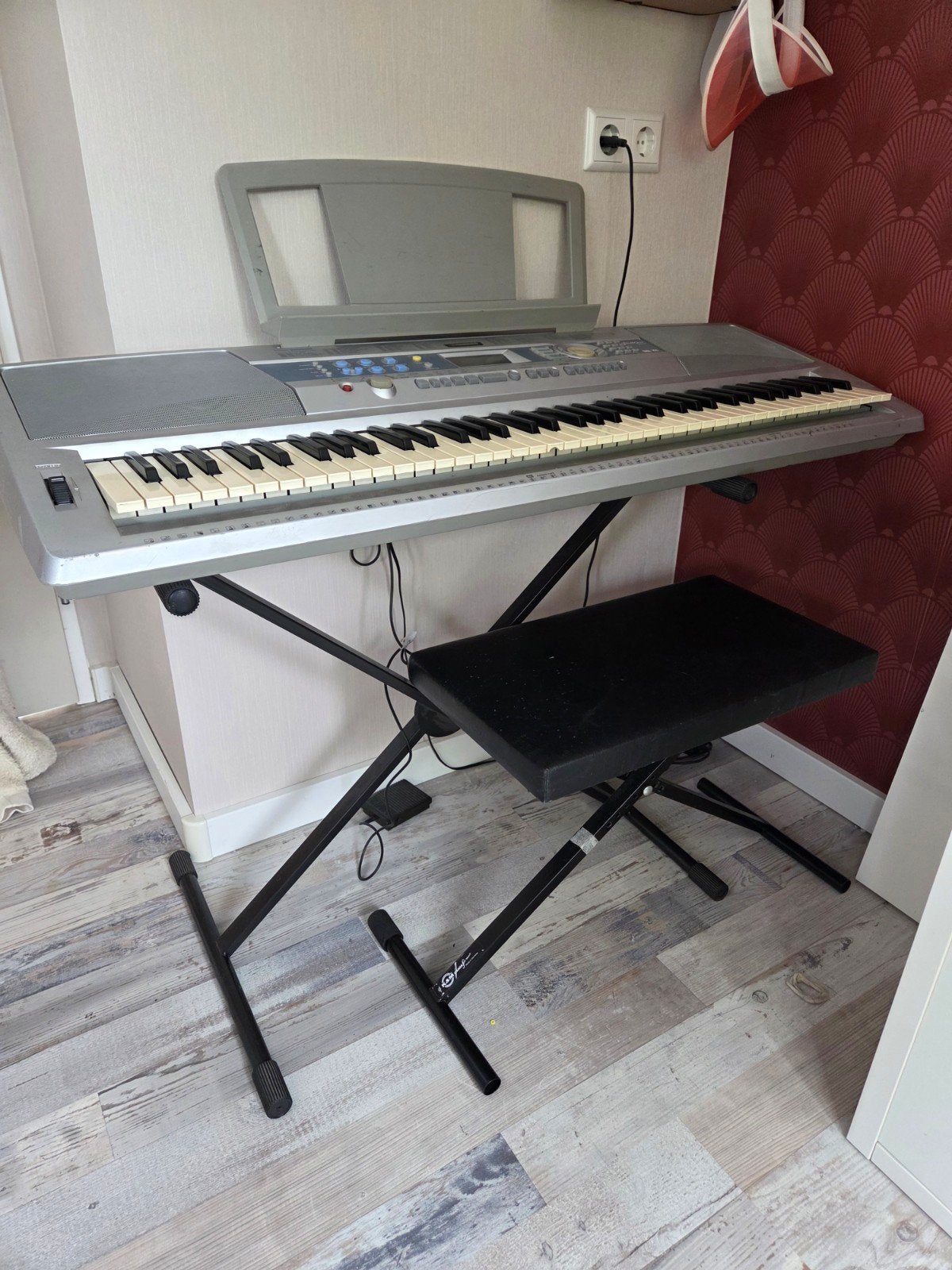 Yamaha PortableGrand DGX-200 keyboard met kruk, Yamaha, Ophalen of Verzenden, Zo goed als nieuw, Met standaard