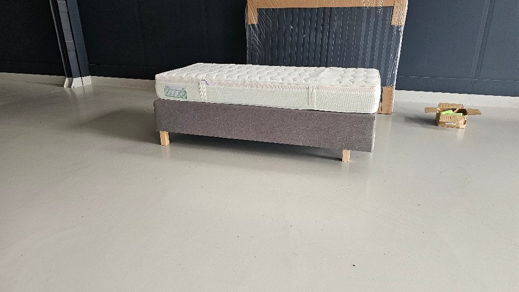 Boxspring 100x200 Taupe (Luxe uit Oostenrijk) – Nu €200!, Huis en Inrichting, Ophalen, 100 cm, Eenpersoons, Nieuw