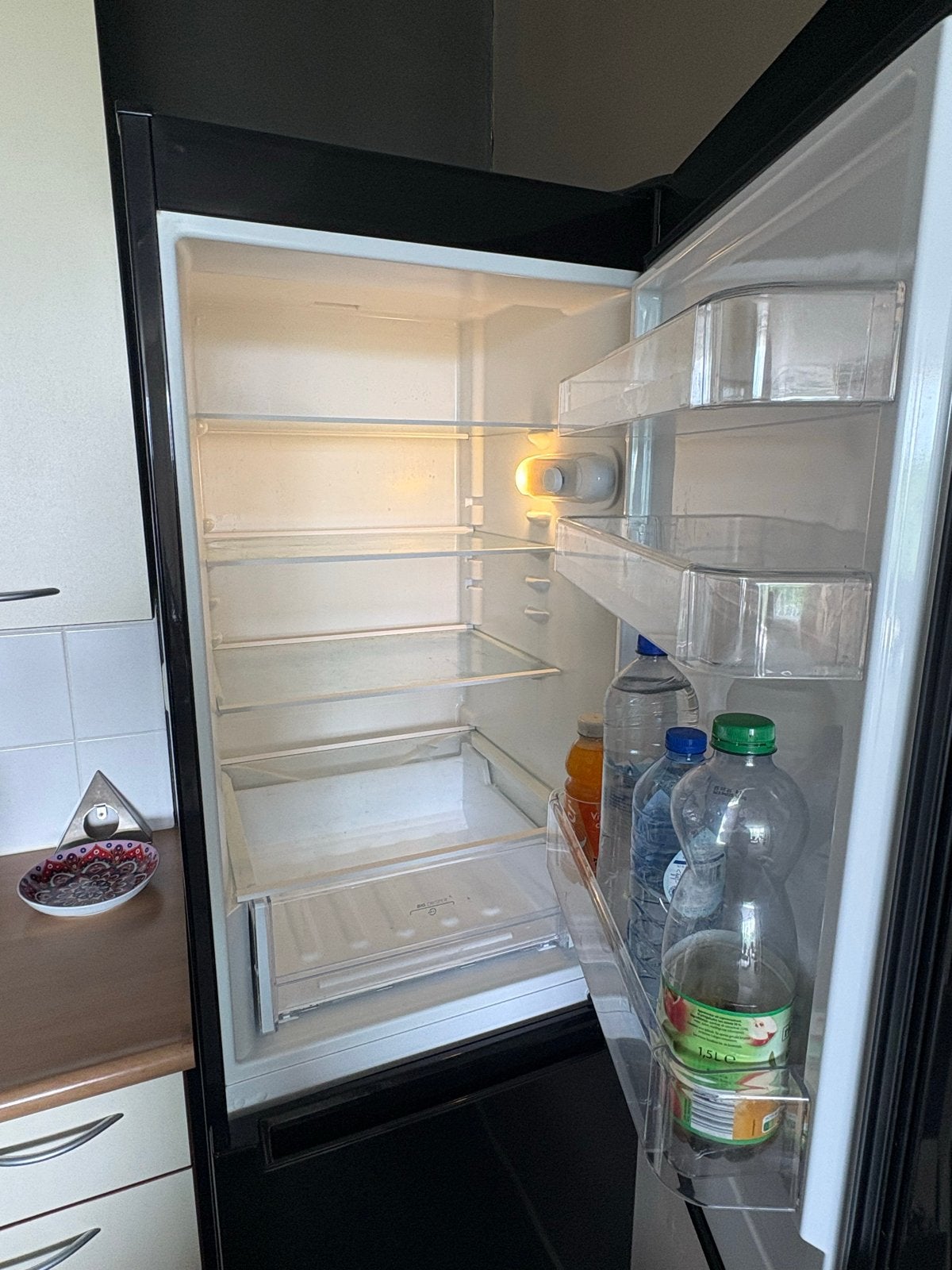 Indesit Koel-vriescombinatie - Zwart, Witgoed en Apparatuur, Koelkasten en IJskasten, Ophalen, 150 tot 200 liter, Met aparte vriezer