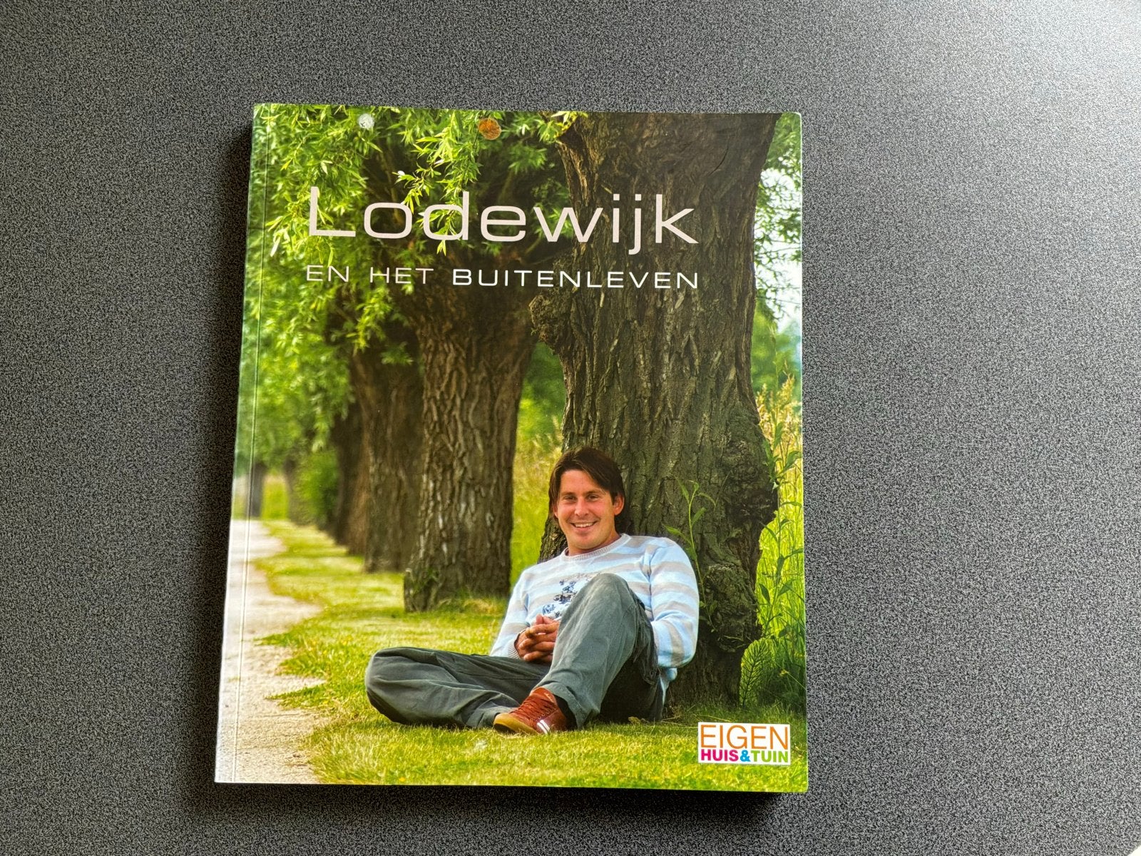 Lodewijk en het Buitenleven - Tuinboek, Boeken, Ophalen of Verzenden, Zo goed als nieuw, Tuinieren en Tuinplanten