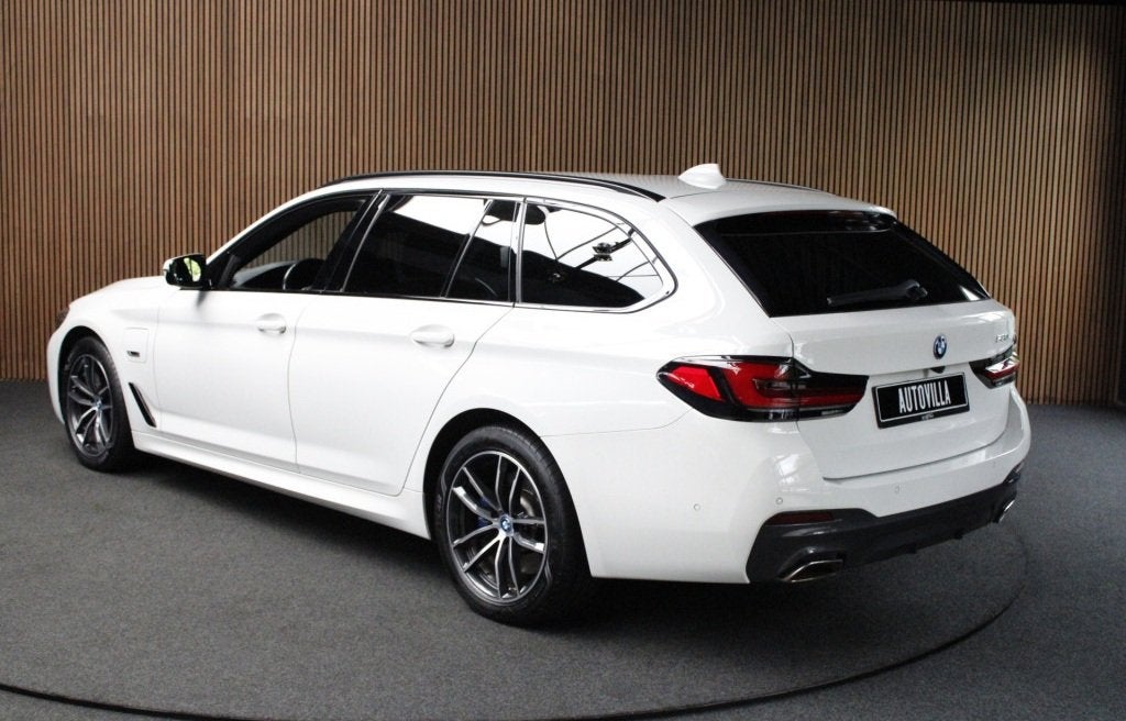 BMW 5 Serie Touring 530e M-Sport Navi Leer Sportstoelen PDC, 1998 cc, Achterwielaandrijving, Gebruikt, Zwart