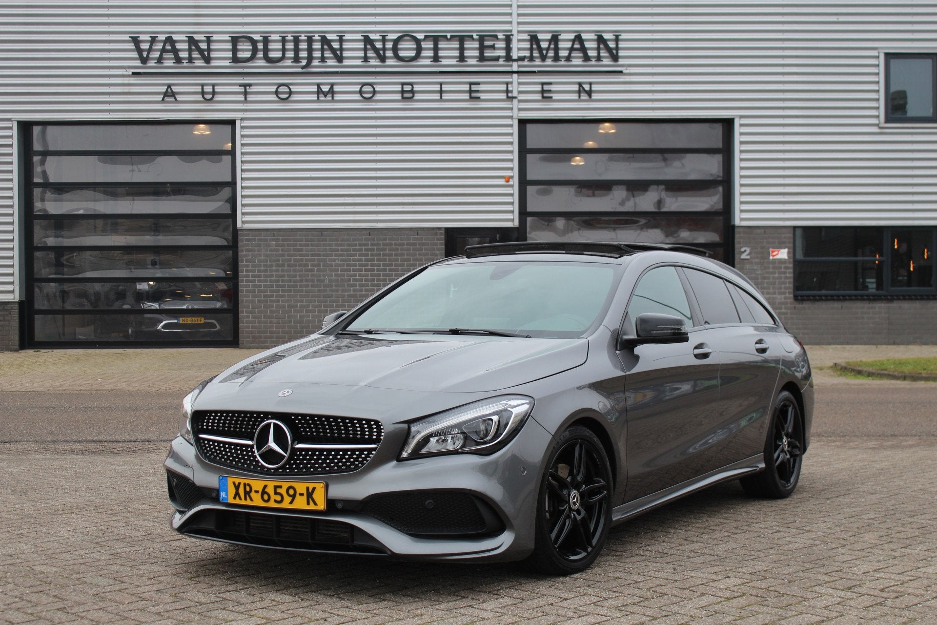 Mercedes-Benz CLA-Klasse Shooting Brake 180 / AMG / Panorama, Auto's, 730 kg, Gebruikt, 4 cilinders, Met garantie (alle)