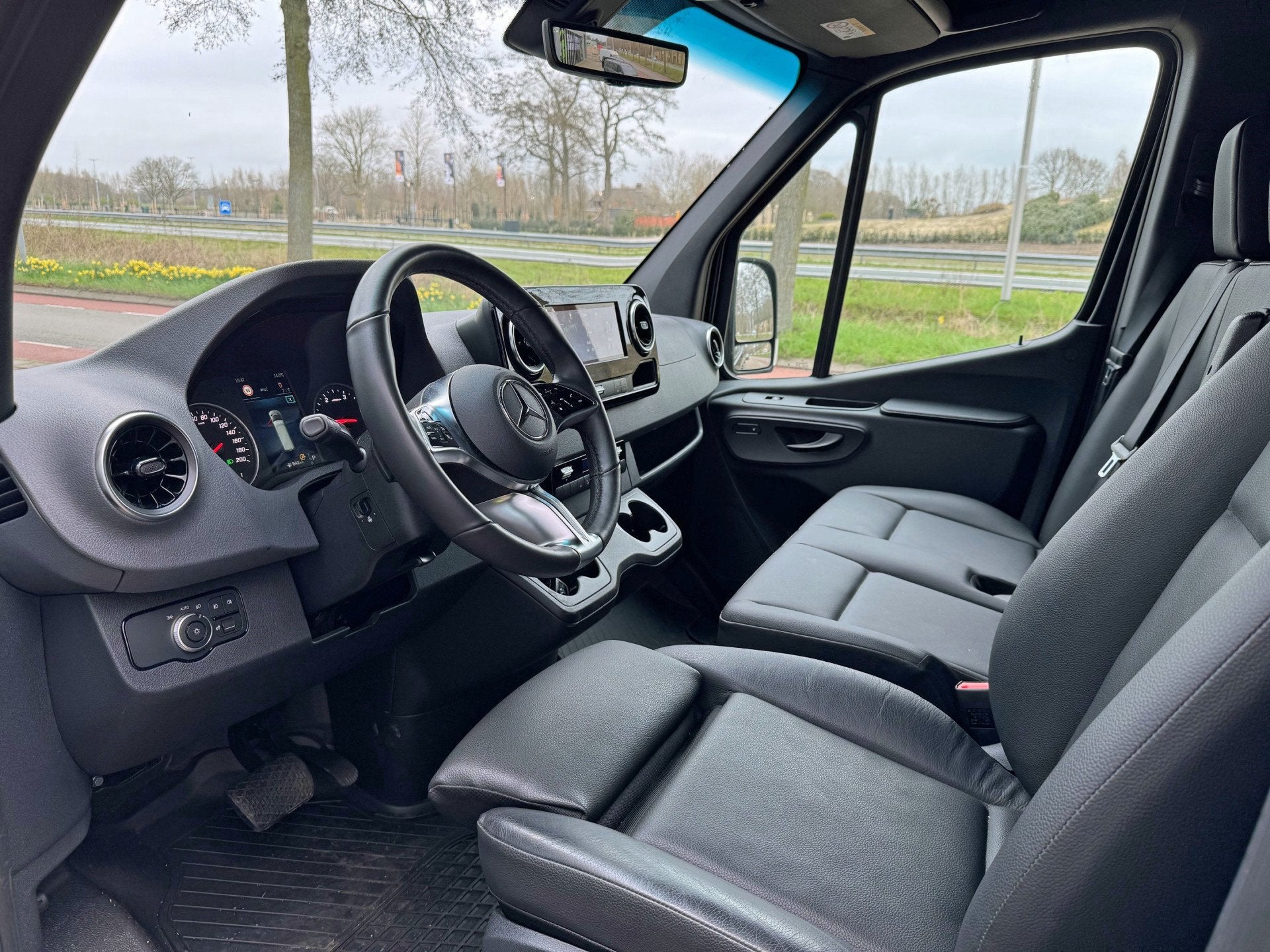 Mercedes-Benz Sprinter 319 L3H2 2x Schuifdeur BPM vrij Distr, Auto's, Automaat, 12 maanden, Achterwielaandrijving, Gebruikt
