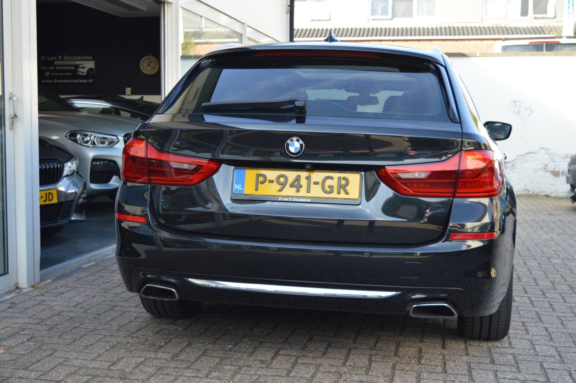 BMW 5-serie Touring 540i xDrive High Exe. Panodak Head-up Co, Auto's, Dealer onderhouden, Gebruikt, Euro 6, 2000 kg