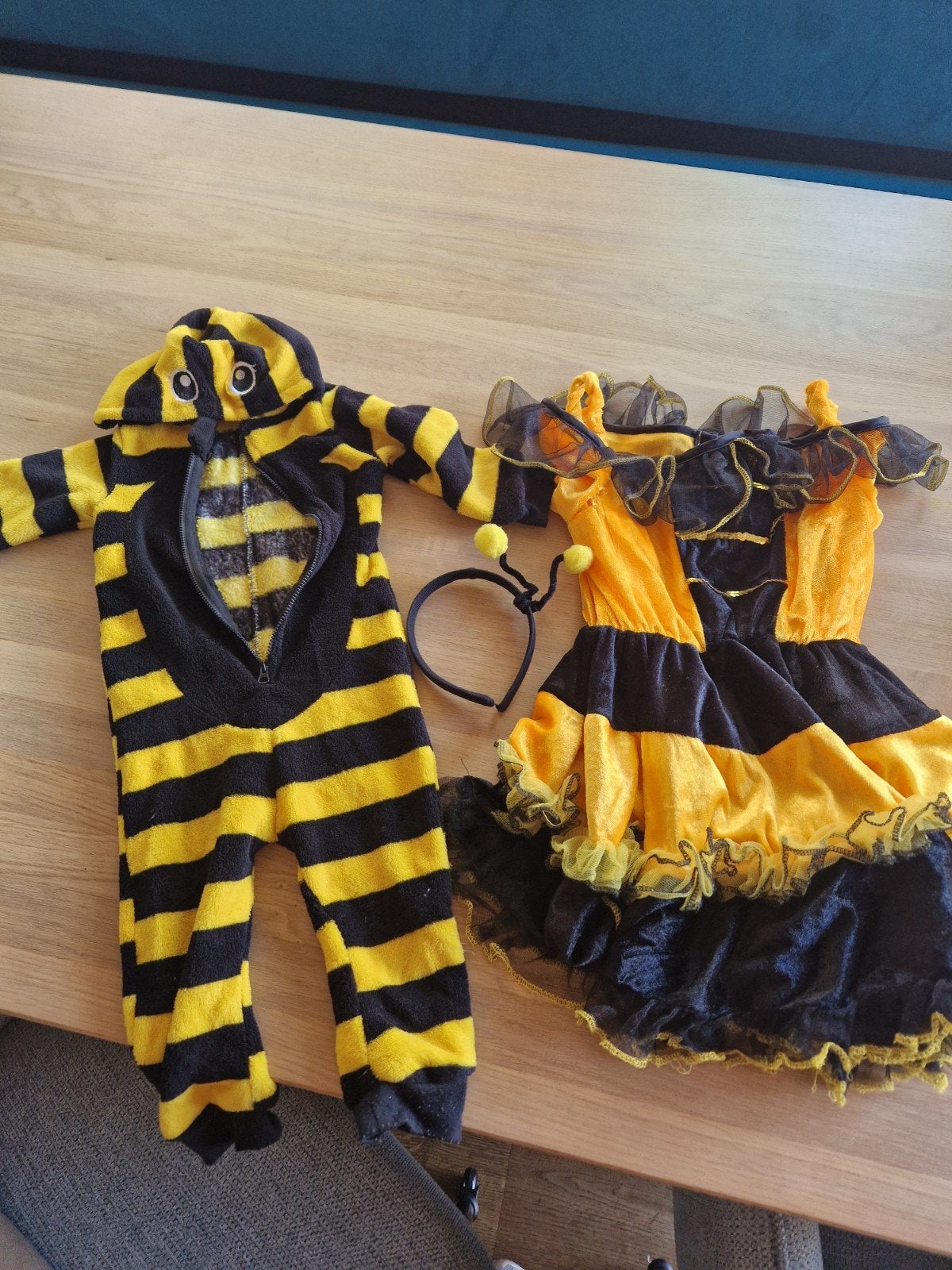 2 Verkleedpakjes Bijtje, Kleding | Dames, Ophalen, Zo goed als nieuw, Maat 34 (XS) of kleiner, Carnaval