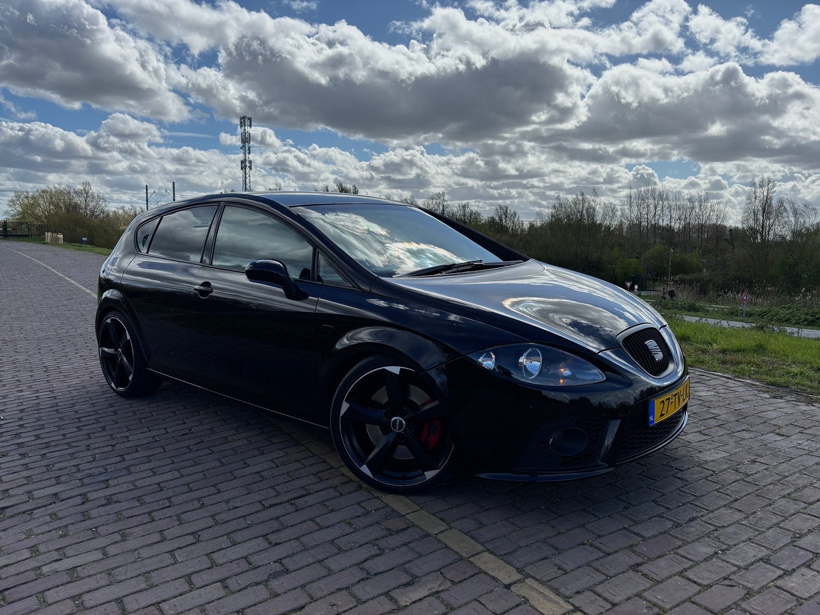 SEAT Leon Cupra 2.0 TFSI 300+ PK | Nieuwe APK |, Auto's, Voorwielaandrijving, Stof, Zwart, 1984 cc