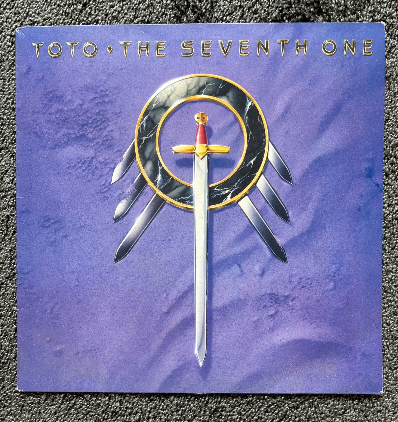 LP TOTO - THE SEVENTH ONE - invl.binnenhoes teksten & foto’s, LP, Inclusief binnenhoes, Ophalen of Verzenden, Zo goed als nieuw