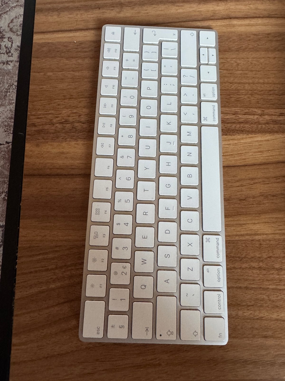 Apple Magic Keyboard (A1644) - QWERTY, Computers en Software, Toetsenborden, Ophalen, Qwerty, Gebruikt, Draadloos
