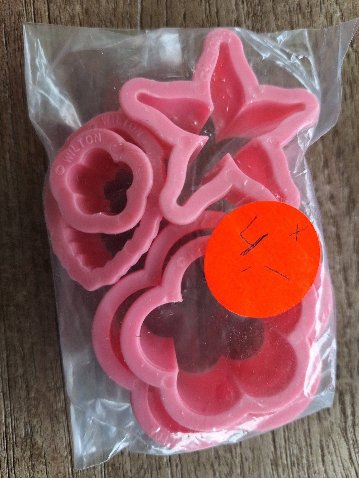 Wilton roosuitstekers voor marsepein en fondant, Ophalen of Verzenden, Nieuw, Taarten of Cupcakes, Versiering