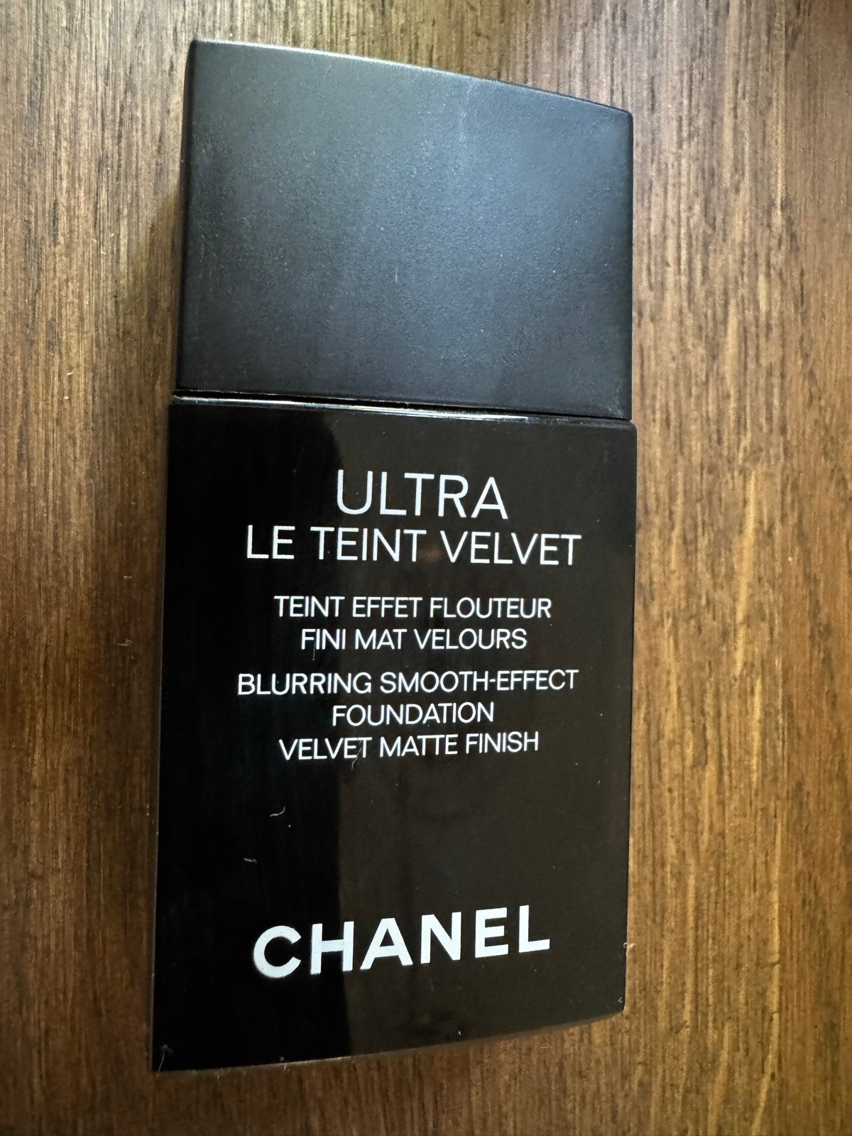 Chanel Ultra Le Teint Velvet Foundation BR12, Gebruikt, Overige kleuren, Make-up, Verzenden