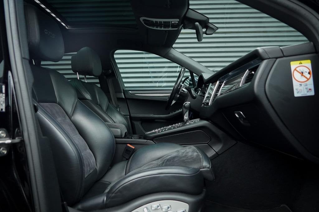Foto 22 van Porsche Macan 3.0 GTS / Pano / Luchtvering / Trekhaak / Spor