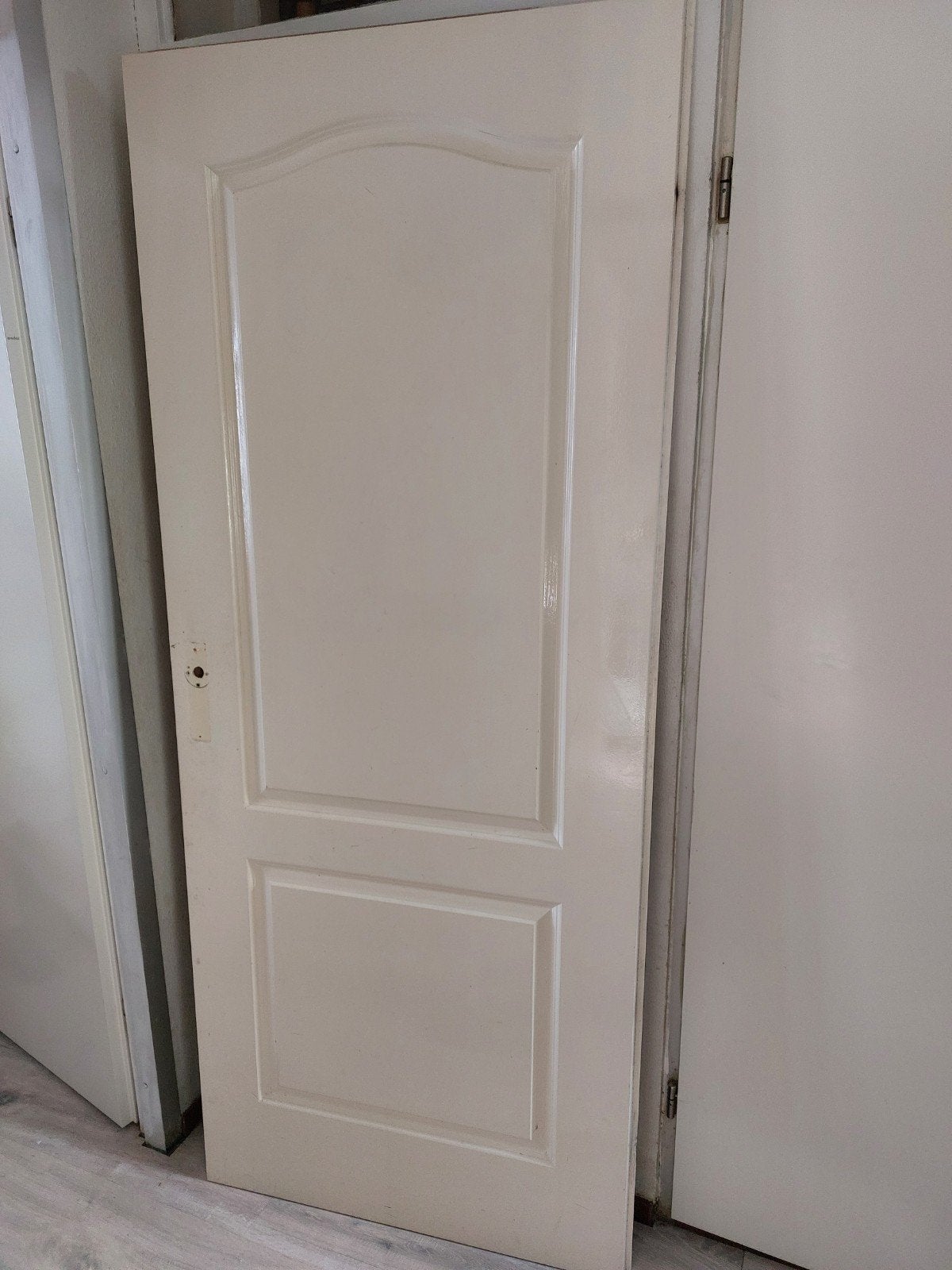 Gebruikte Witte binnendeur met klassiek paneeldesign, Doe-het-zelf en Verbouw, Deuren en Horren, Ophalen, Gebruikt, Binnendeur