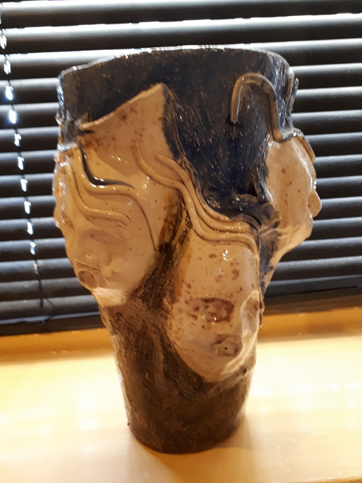 Keramische sculpturele vaas met gezichten, Antiek en Kunst, Antiek | Keramiek en Aardewerk, Ophalen of Verzenden