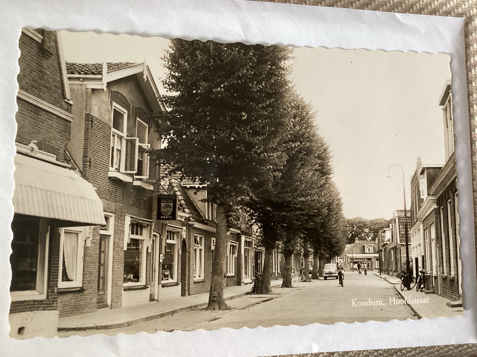 Oude ansichtkaart Koudum, Hoofdstraat echte foto, Verzamelen, Ophalen of Verzenden, 1940 tot 1960, Ongelopen