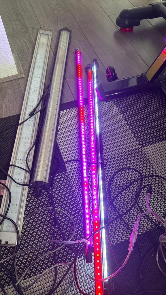 HVP verlichting met wifi controler 2x kleur 1x wit, Dieren en Toebehoren, Ophalen, Zo goed als nieuw
