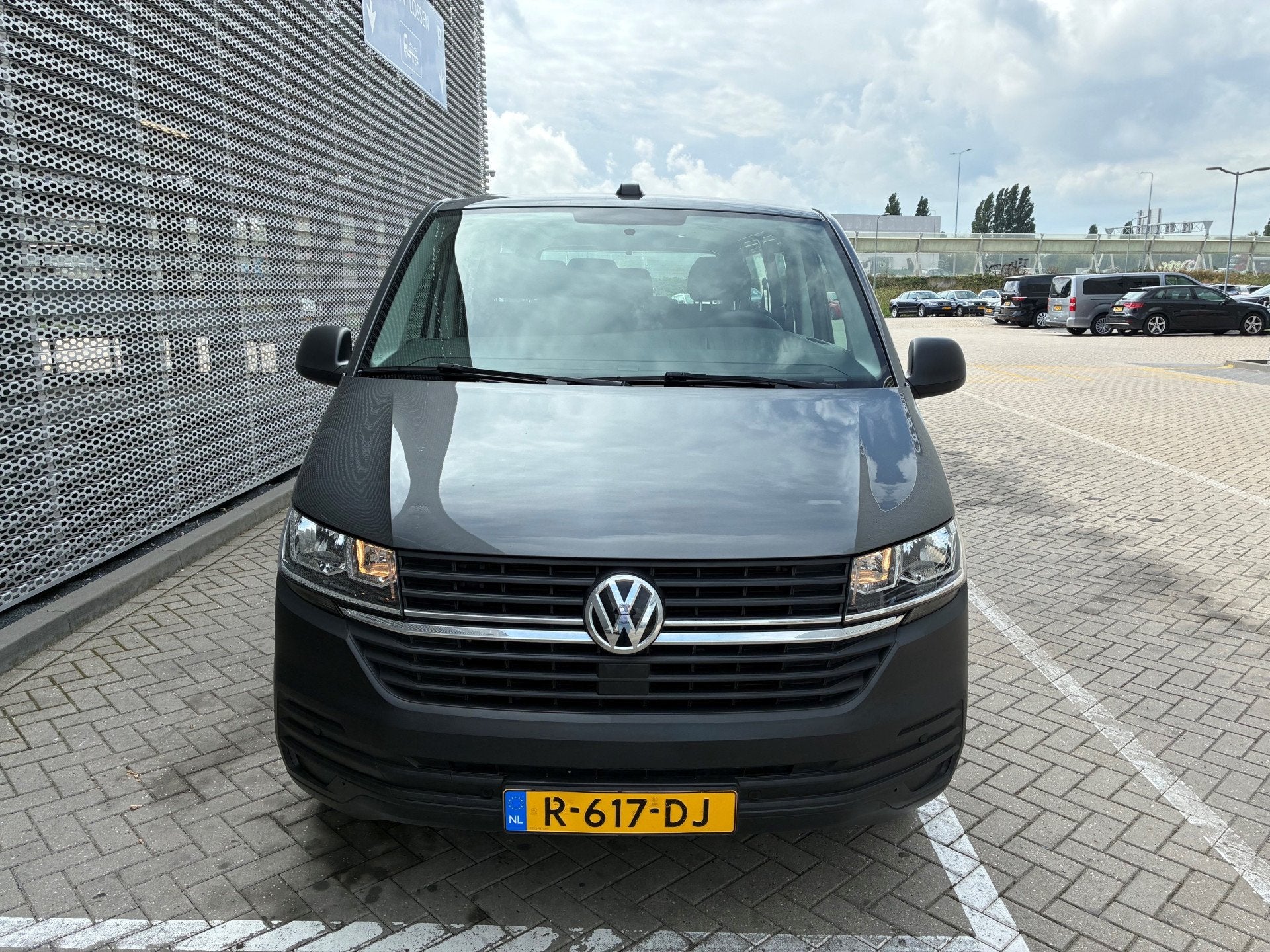 Volkswagen Transporter Kombi 9 pers. 2.0 TDI 150PK 6-Hand L2, Voorwielaandrijving, 12 maanden, Stof, Gebruikt