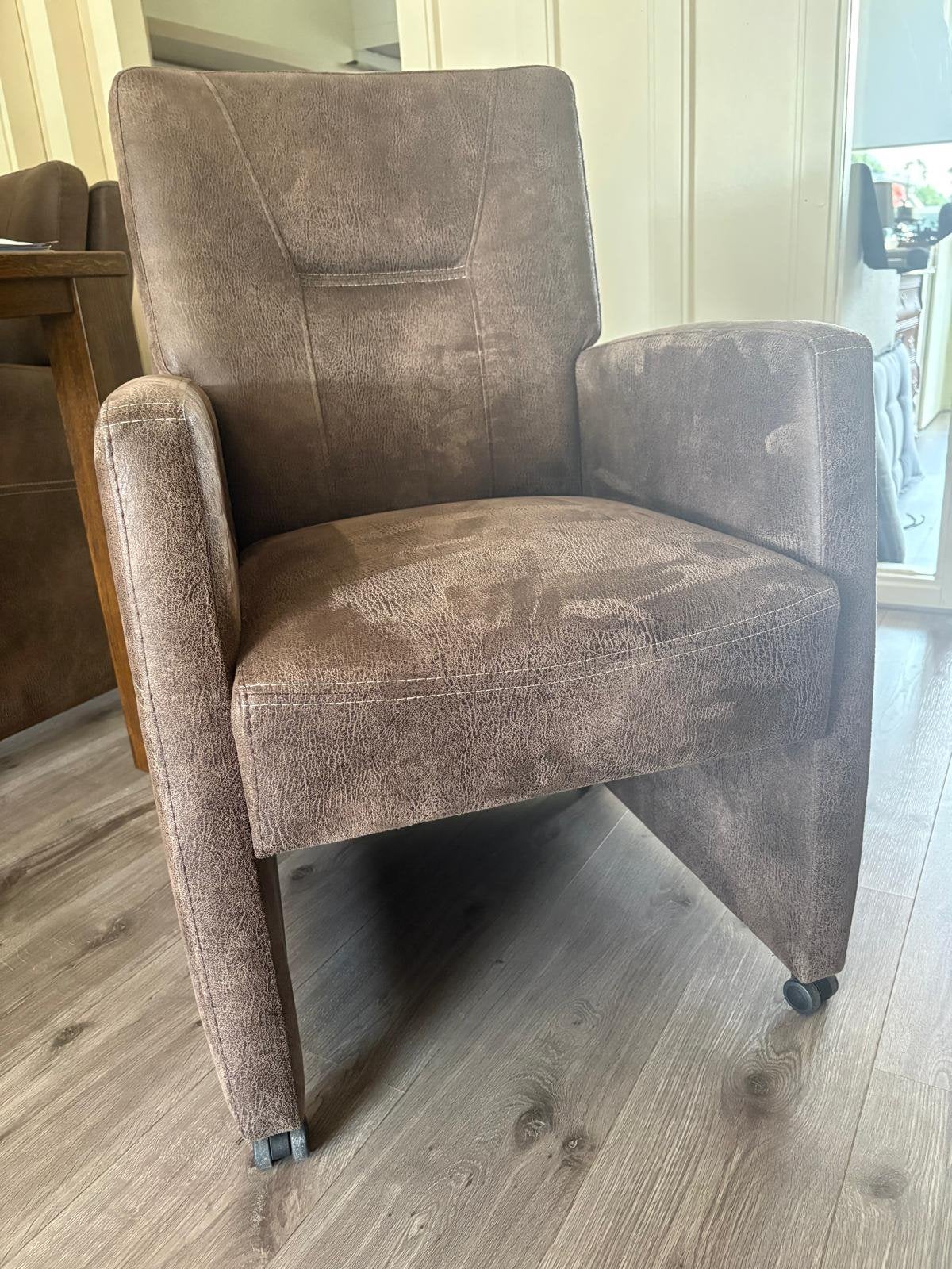4 hele mooie eetkamer stoelen met wieltjes, Ophalen, Zo goed als nieuw