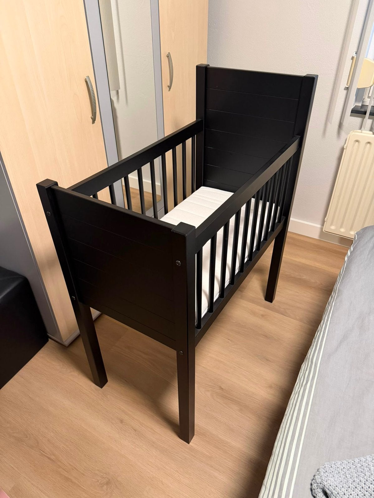 Kidsmill Noa wieg mat zwart incl. Pretura matras, Ophalen, Gebruikt, Wieg