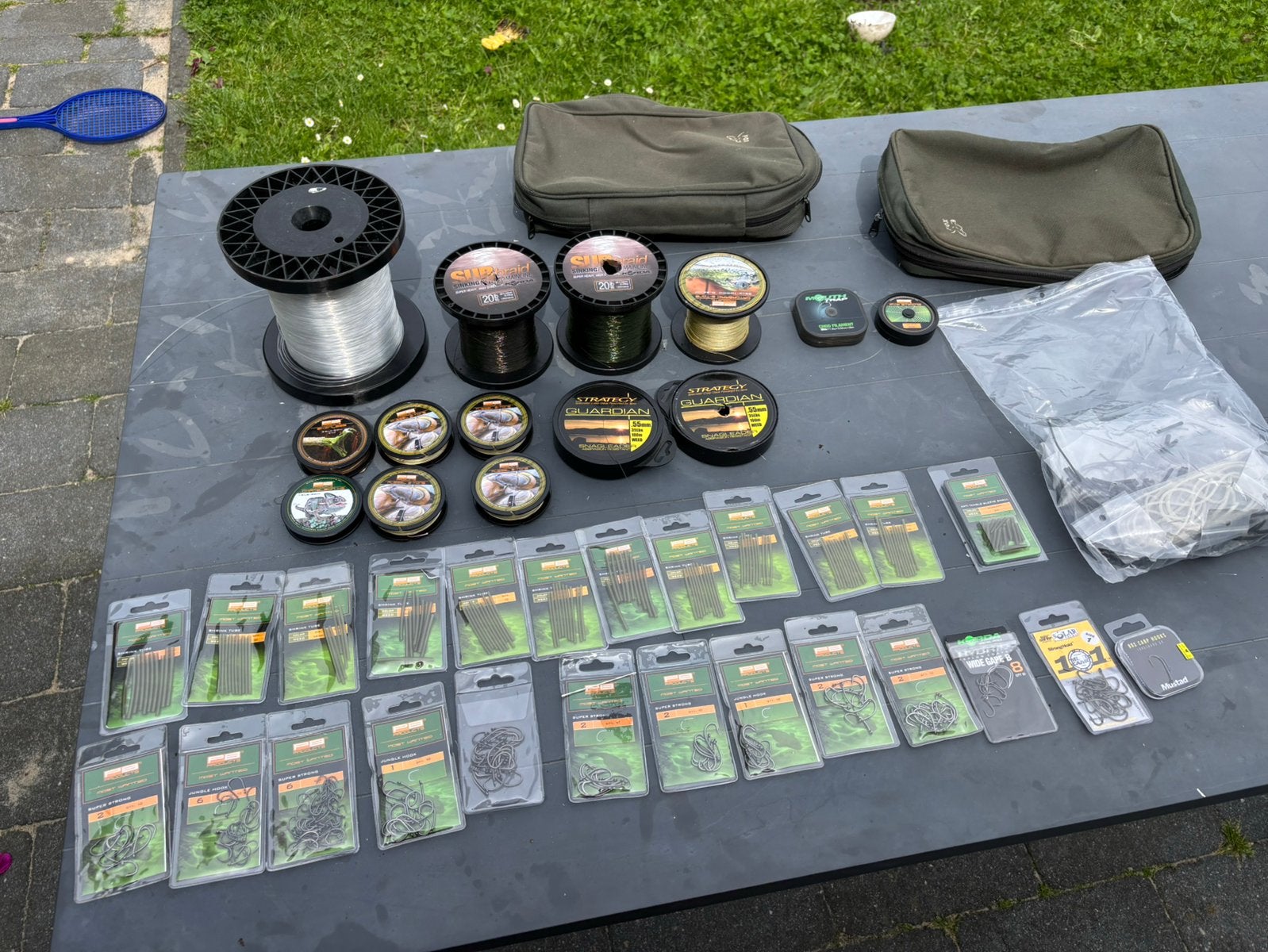 Partij haken, shrink tube, braid nylon pb solar korda, Watersport en Boten, Ophalen of Verzenden, Zo goed als nieuw, Complete set