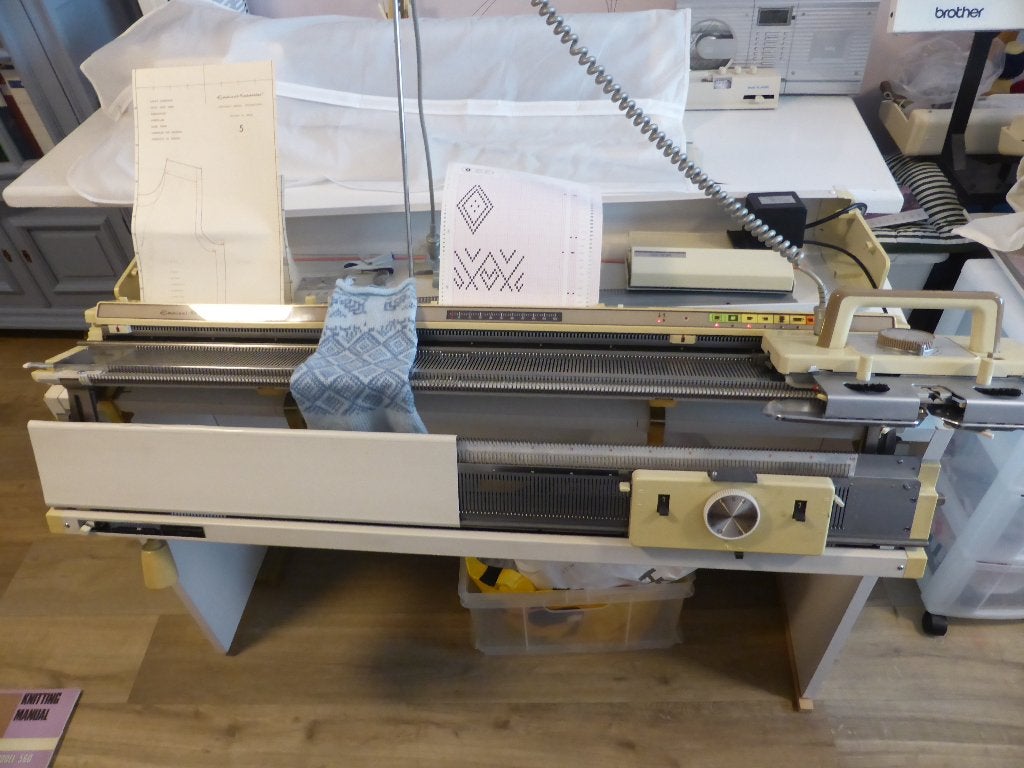 Dubbelbets EMPISAL 560 breimachine., Ophalen, Gebruikt, Breien, Machine