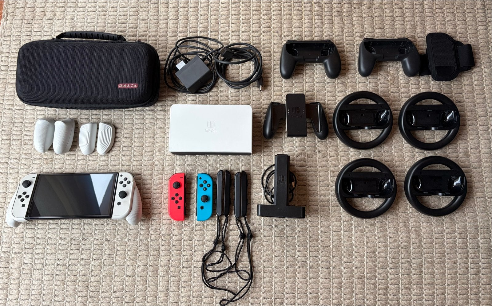 Nintendo Switch OLED met uitgebreide accessoireset, Spelcomputers en Games, Switch OLED, Ophalen of Verzenden, Zo goed als nieuw