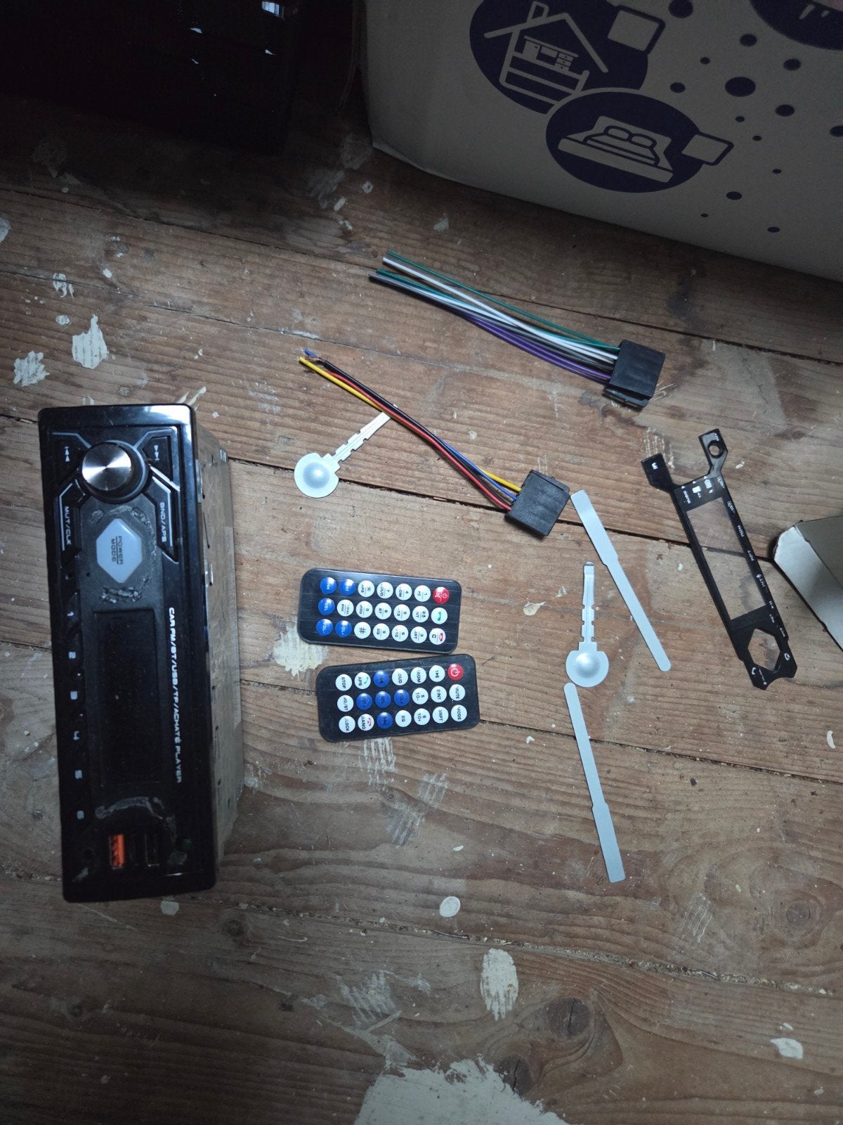 Autoradio met afstandsbedieningen en accessoires, Ophalen of Verzenden