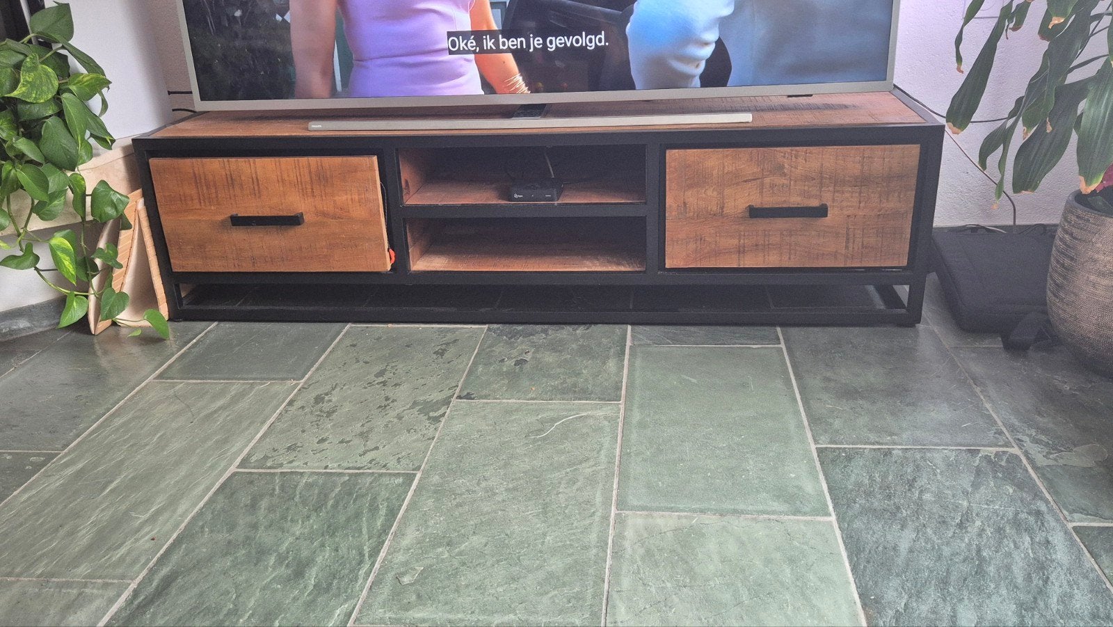 Industrieel TV meubel van mangohout - 160 cm breed, Overige houtsoorten, Gebruikt, 150 tot 200 cm, Ophalen of Verzenden