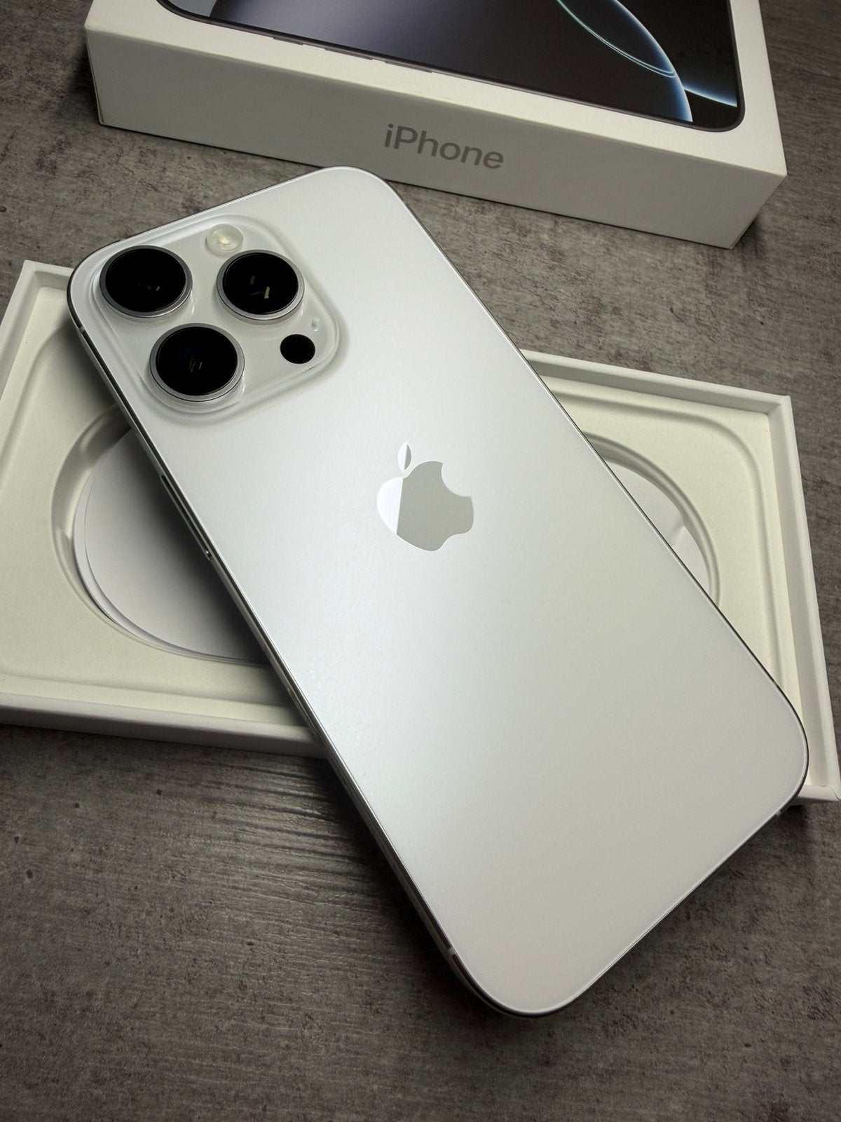  Apple iphone 16 Pro Silver Titanuim 128GB Zeer netjes, Telecommunicatie, Mobiele telefoons | Apple iPhone, IPhone 16 Pro, Apple