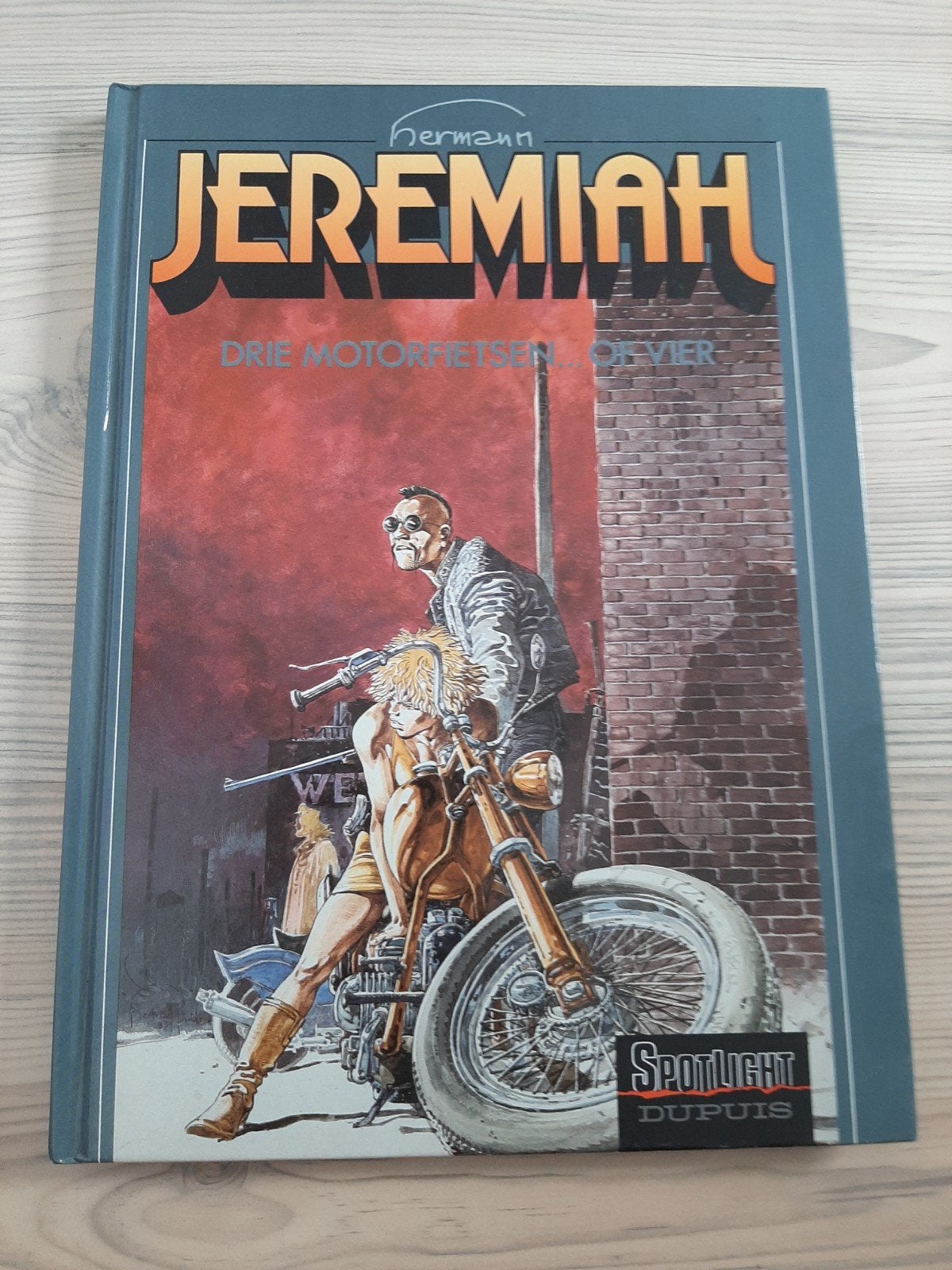 Jeremiah: Drie motorfietsen... of vier - Hermann (hardcover), Boeken, Eén stripboek, Ophalen of Verzenden, Gelezen, Hermann