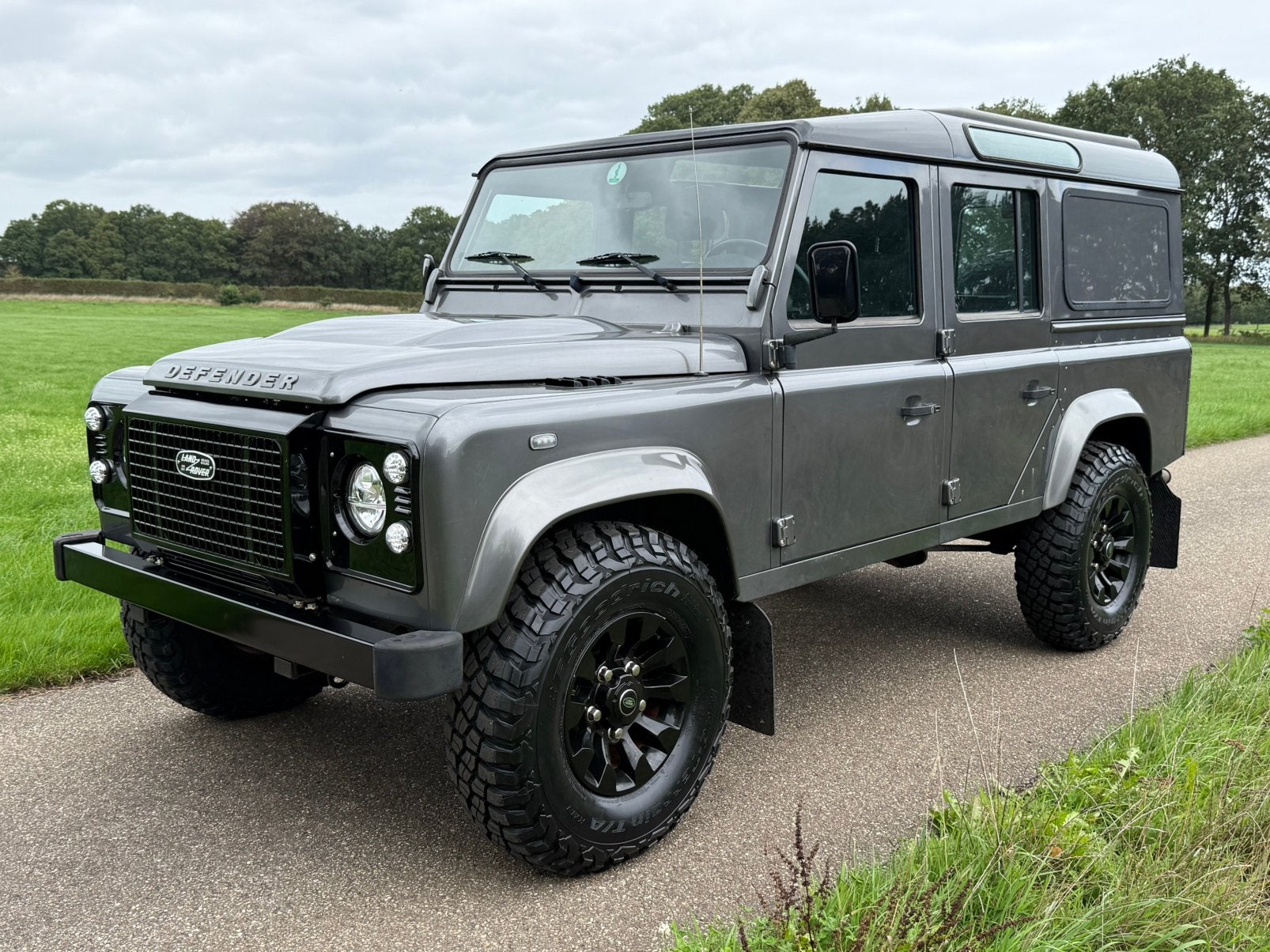 2015 Defender 110 2.2 Tdci Orkney Grey , Airco. 135k kms, Euro 5, 4 cilinders, Leder en Stof, Vierwielaandrijving
