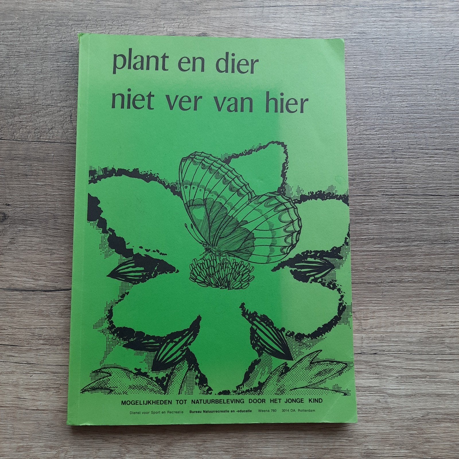 Boek "Plant en dier, niet ver van hier.", Boeken, Natuur, Ophalen of Verzenden, Zo goed als nieuw, Natuur algemeen