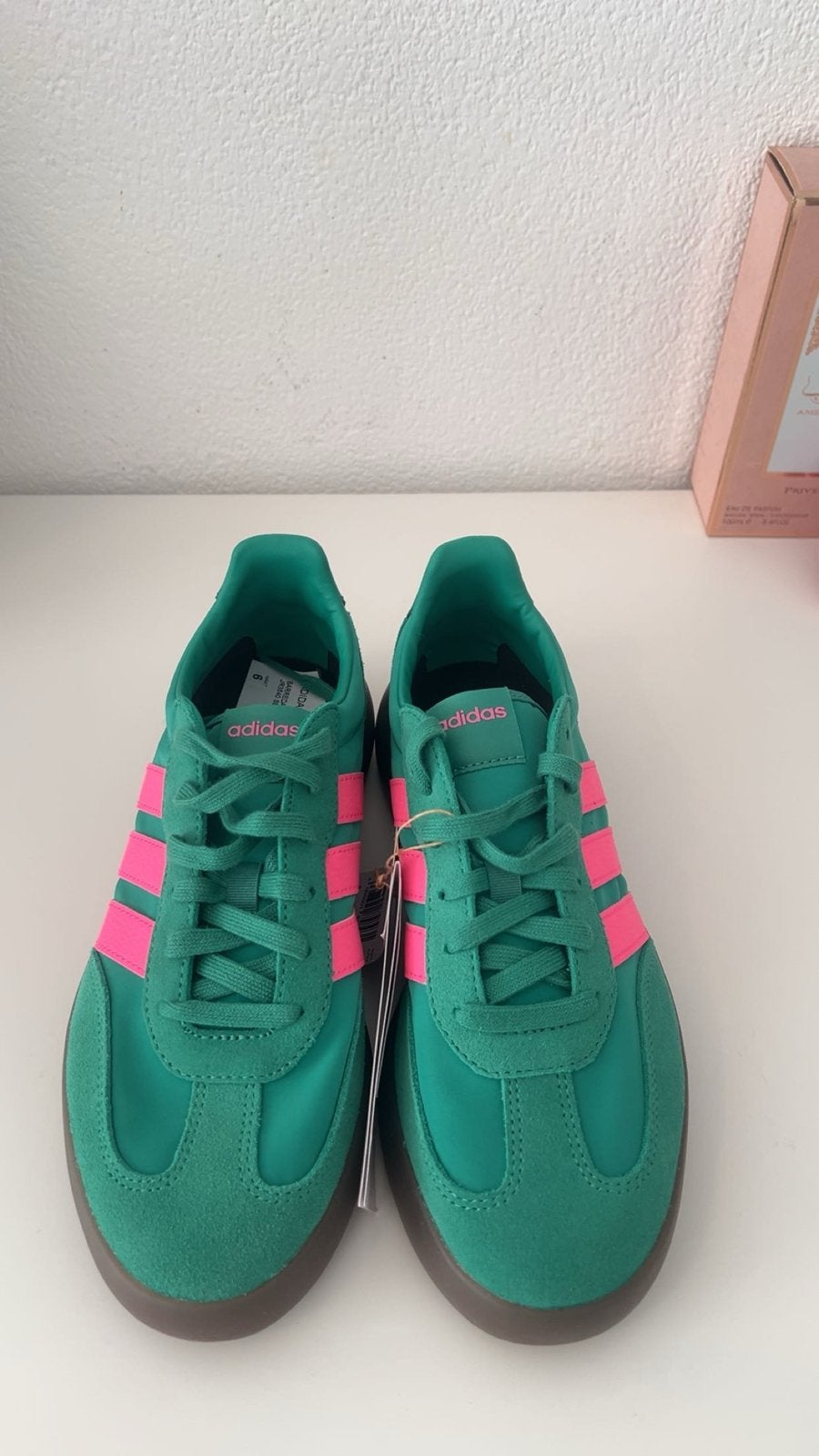 Nieuwe Adidas schoenen maat 39 - Roze & Groen, Ophalen, Nieuw, Sneakers of Gympen, Roze