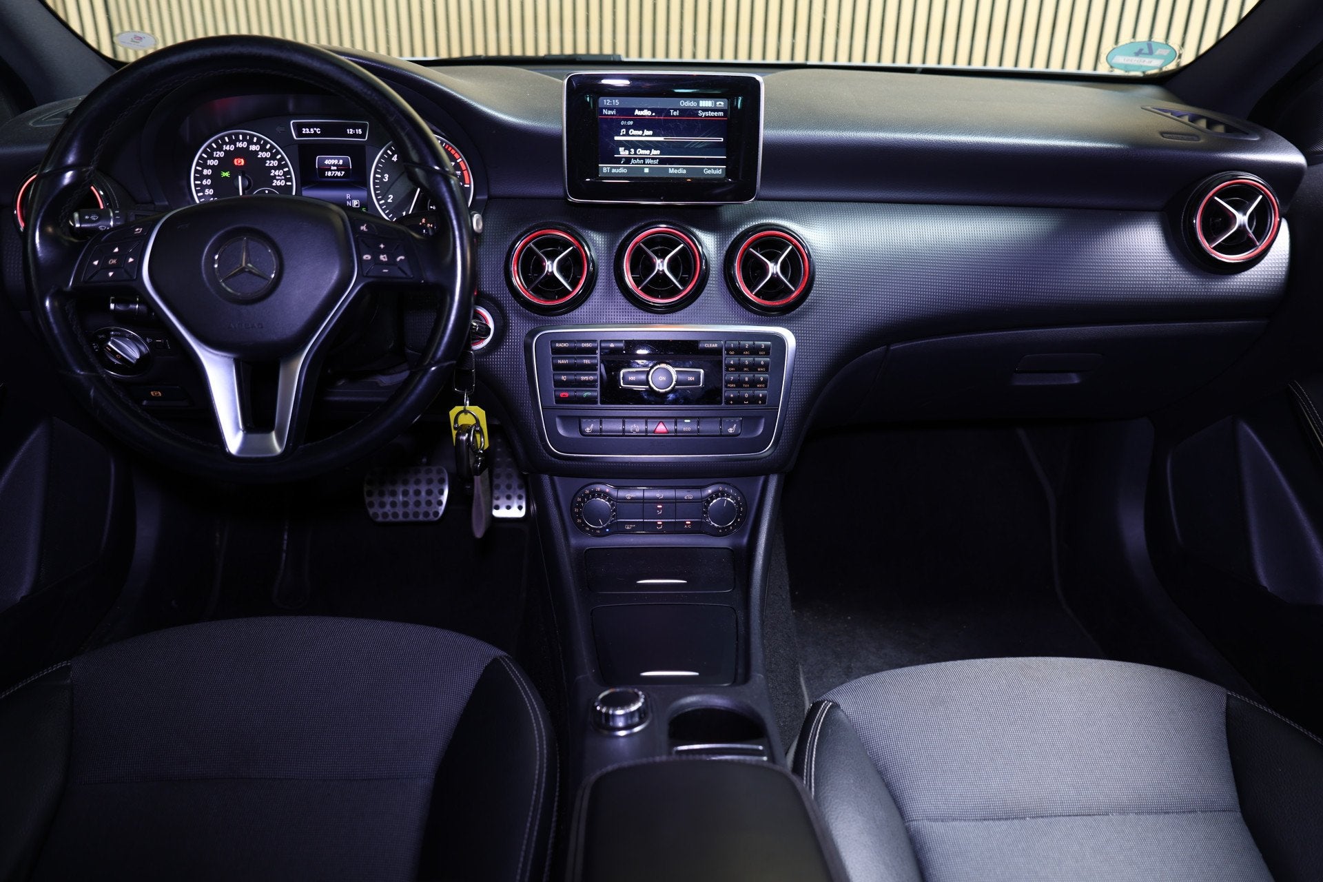 Mercedes-Benz A-Klasse 180 Prestige Diamant Grille AUTOMAAT, Gebruikt, 4 cilinders, Leder en Stof, 122 pk