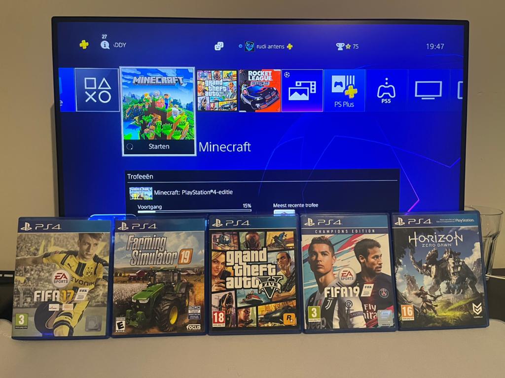 Ps4 + controler + 5 spellen (zie tussen de fotos) + kabels, Ophalen of Verzenden, Zo goed als nieuw, Sport, 3 spelers of meer