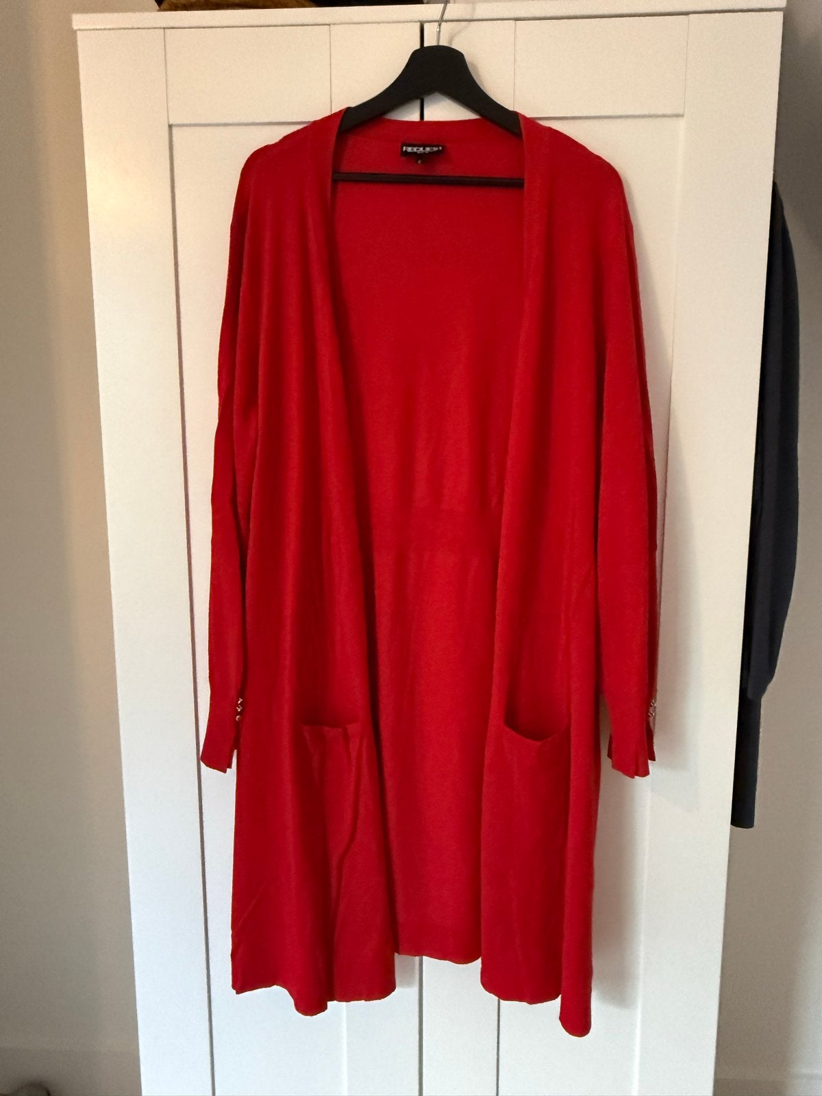 Request Rood lang dunner vest maat 48/50, Kleding | Dames, Ophalen of Verzenden, Zo goed als nieuw, Rood, Trui of Vest