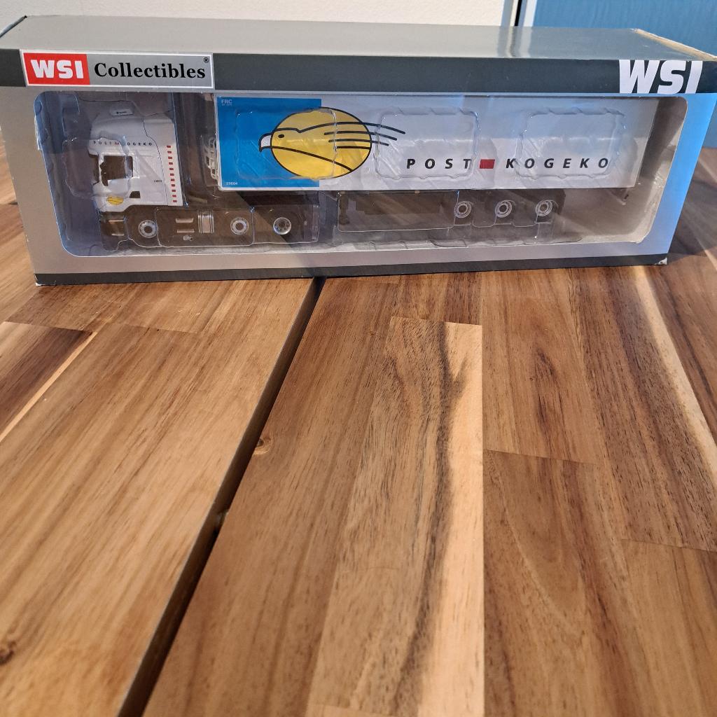 WSI COLLECTIBLES POST KOGEKO Scania TOPLINE 6x2 KOELTRAILER, Hobby en Vrije tijd, Verzenden, Nieuw, Bus of Vrachtwagen, Wsi