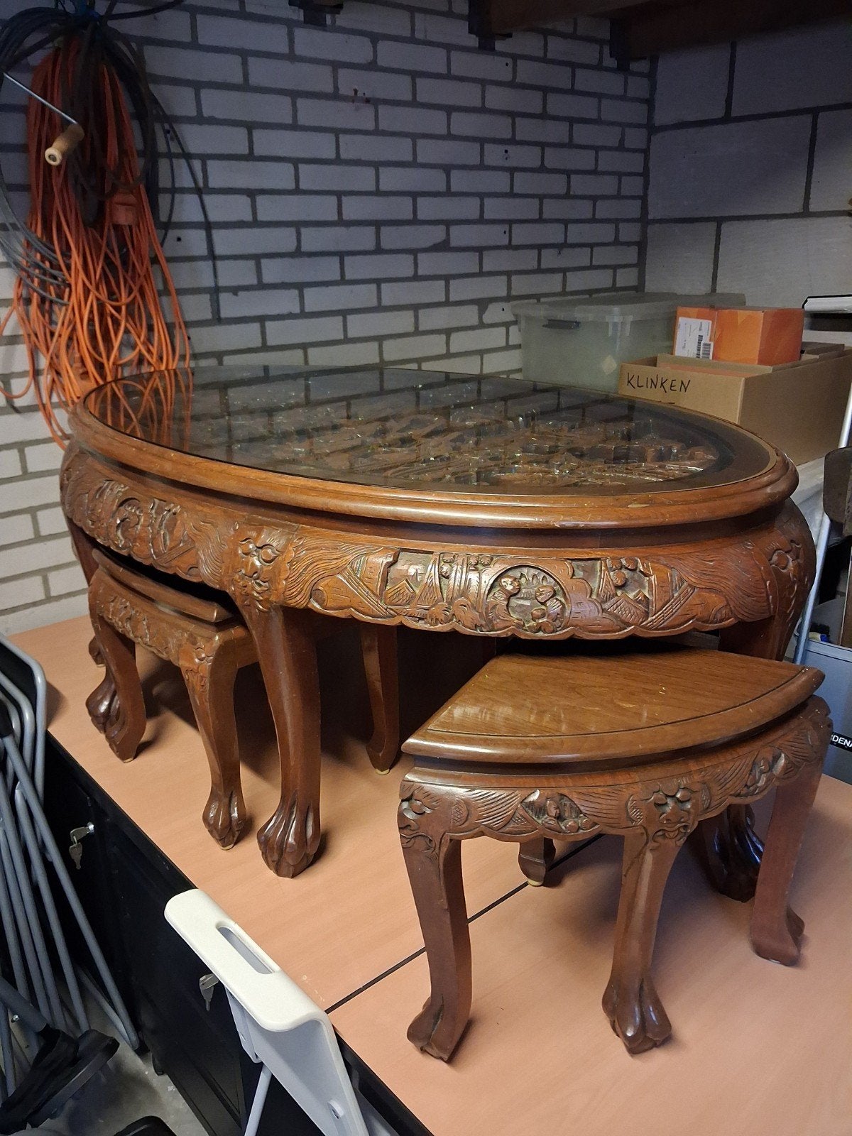 Ovale Chinese Houtsnijwerk Tafel met 6 Krukjes, Ophalen